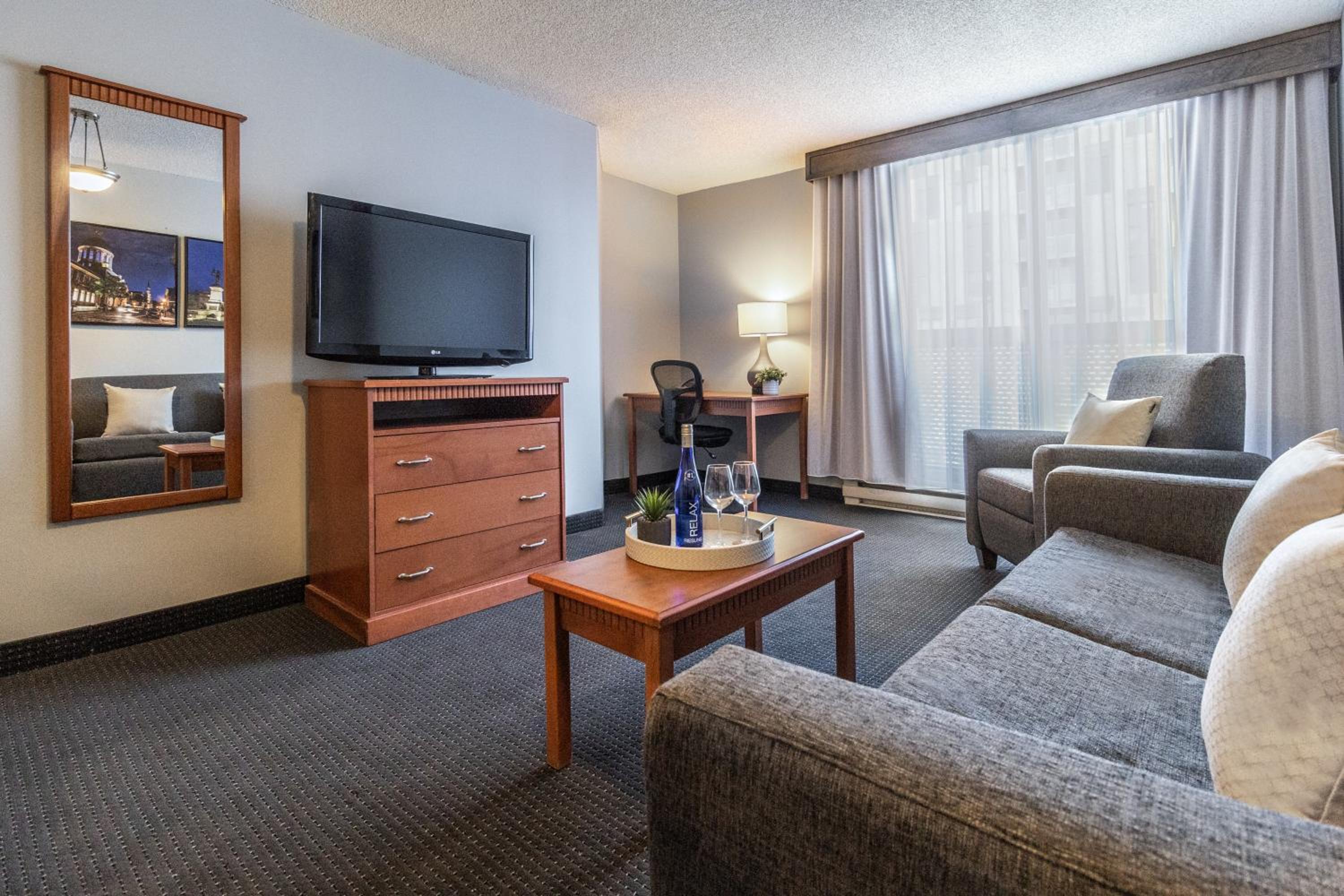 One Queen Suite - Photo 6