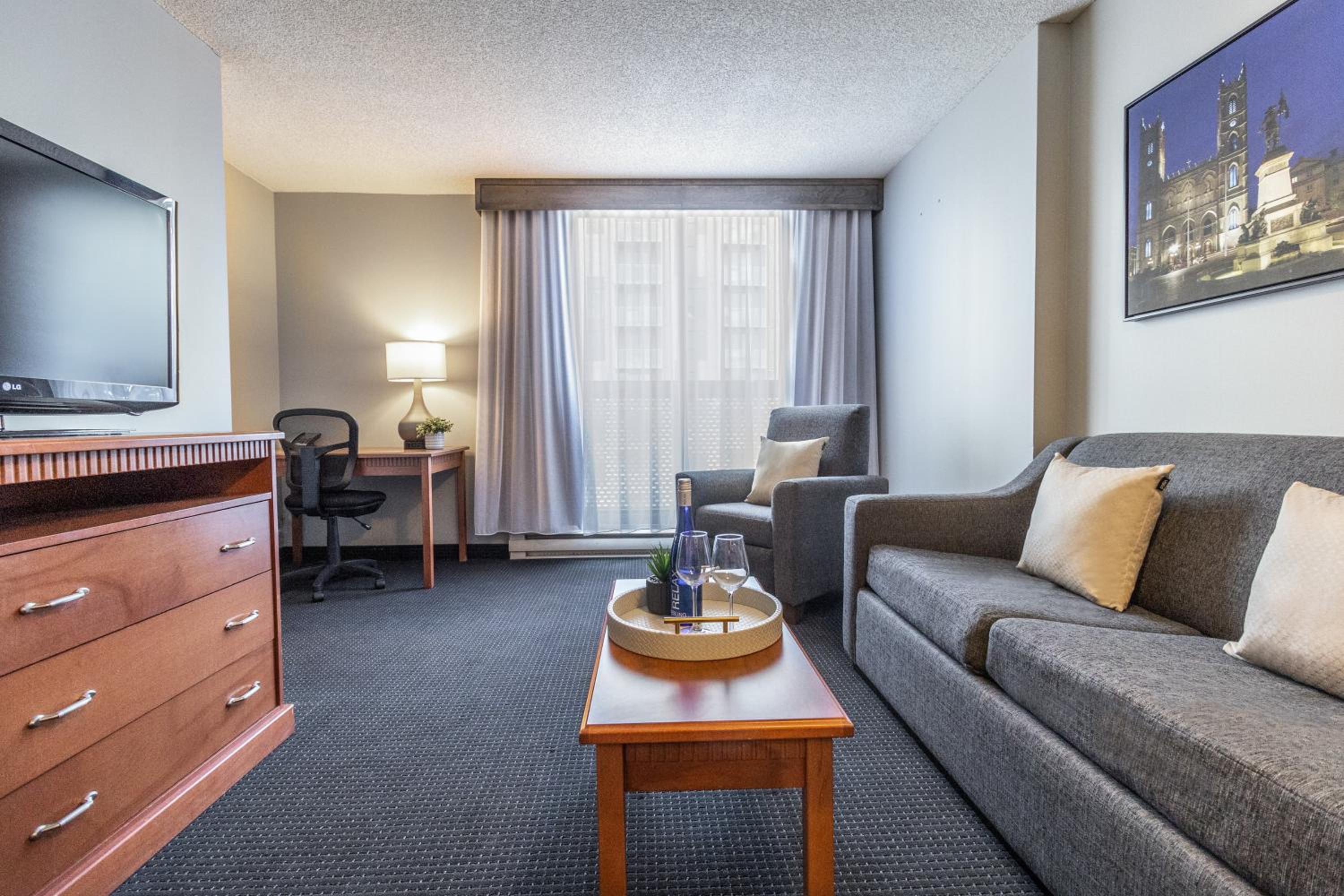 One Queen Suite - Photo 5
