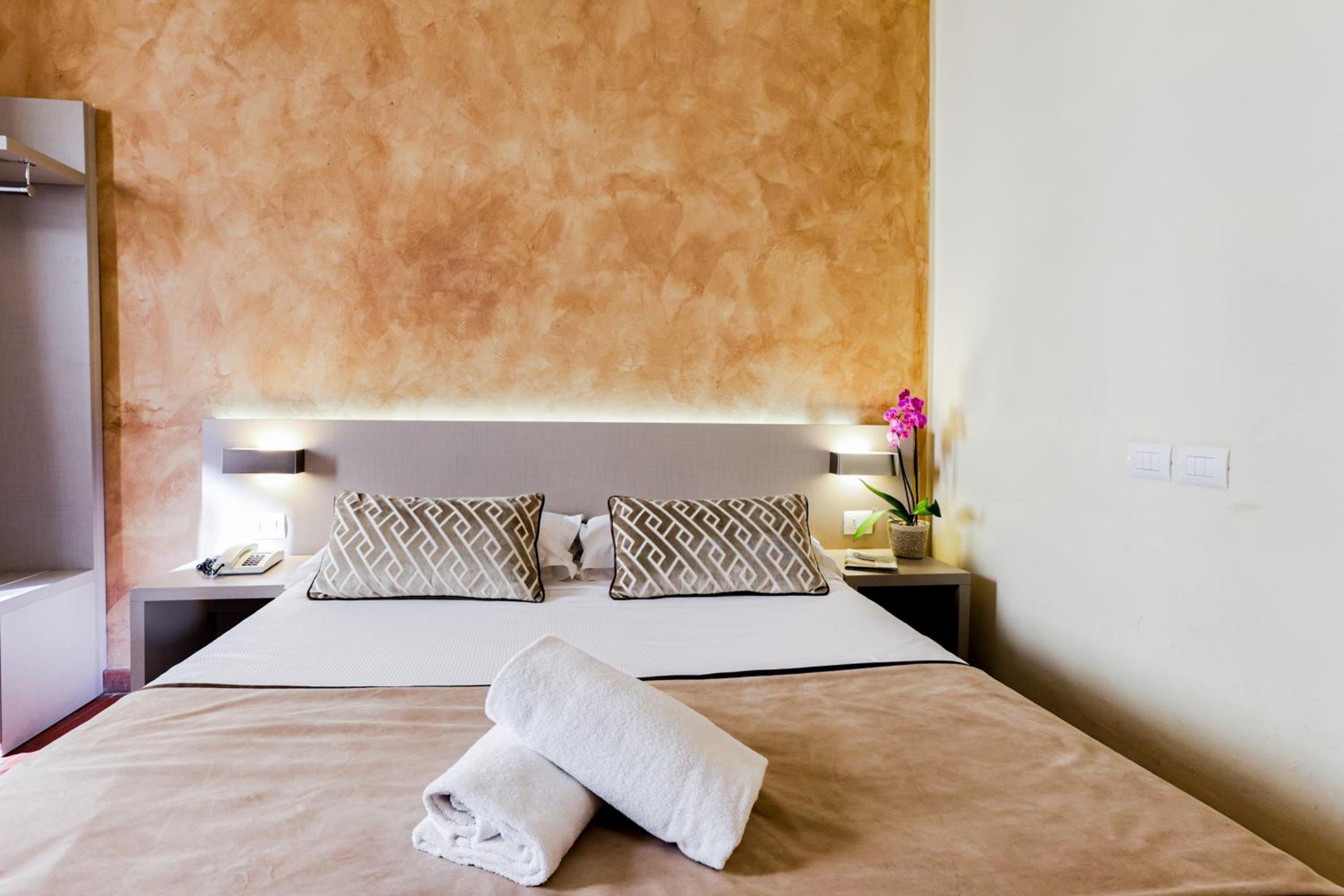 Double or Twin Room - Photo 2