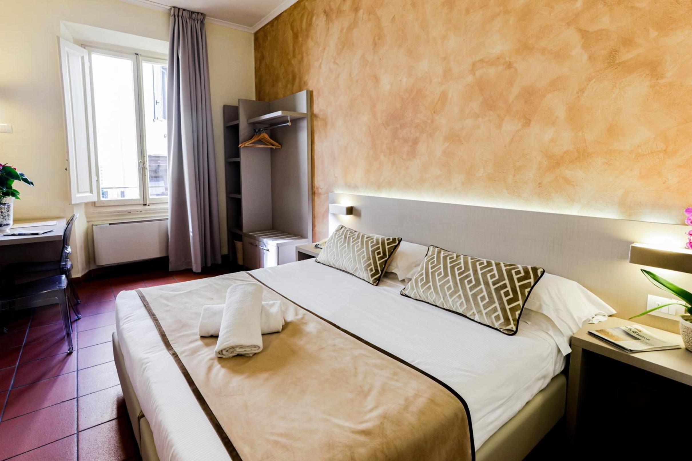 Double or Twin Room - Photo 3