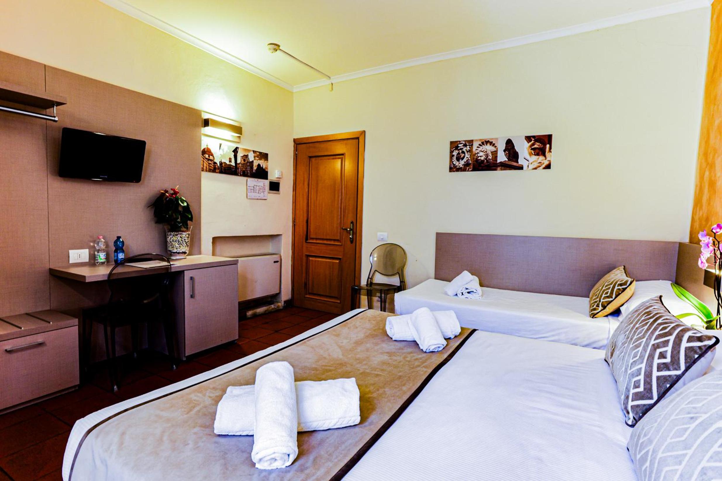 Triple Room - Photo 2