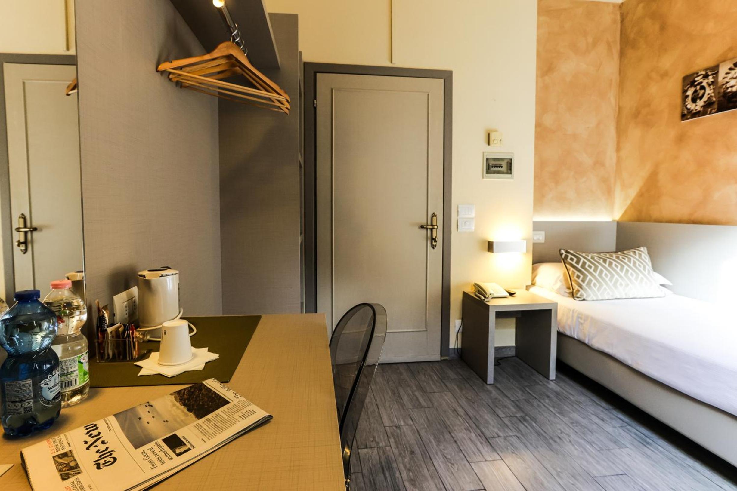 Single Room photo 2