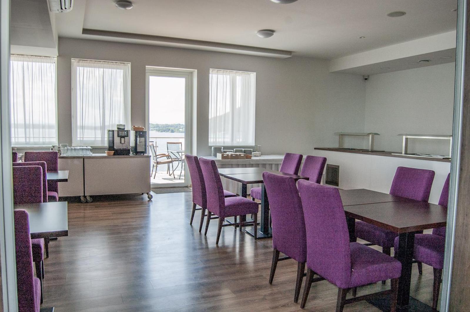 Double Room with Balcony - Photo 5