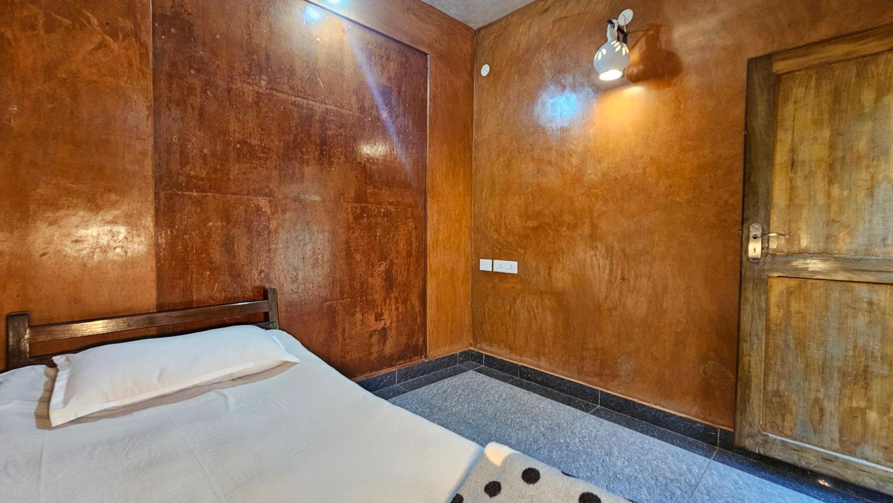 Standard Single Room With Shared Bathroom photo 3