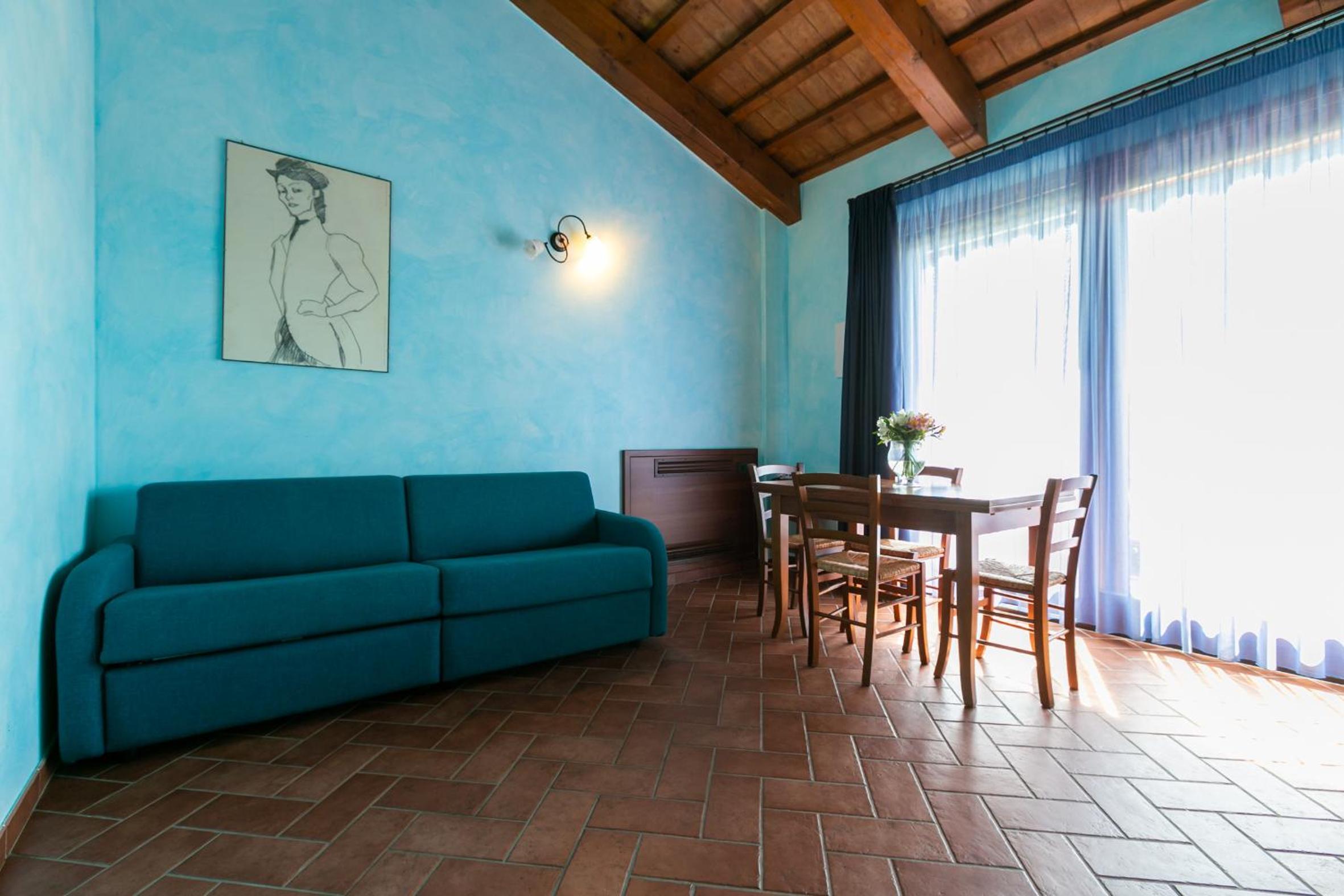 Luxury Two-Bedroom Apartment - Photo 8