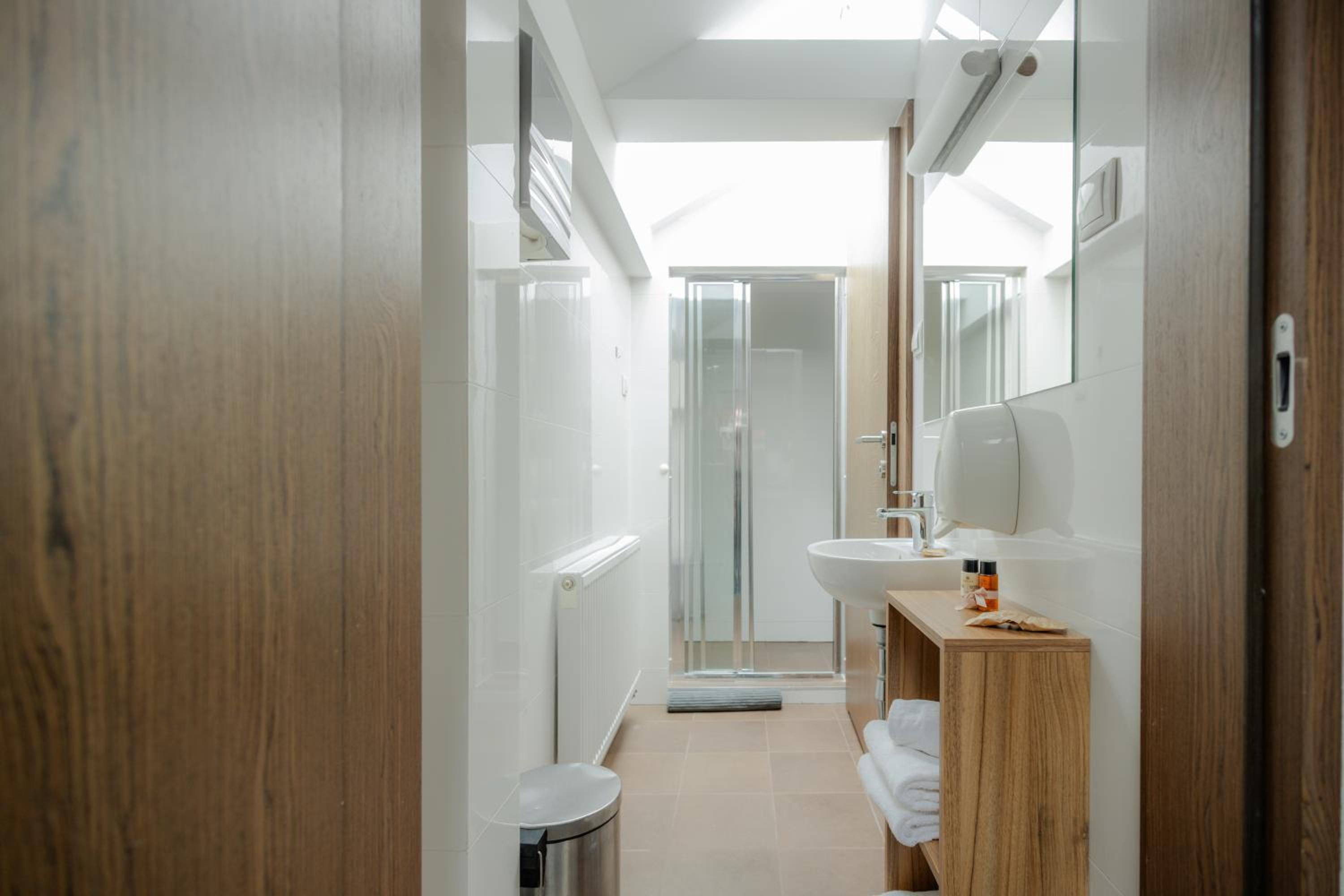 Deluxe Family Suite - Photo 6