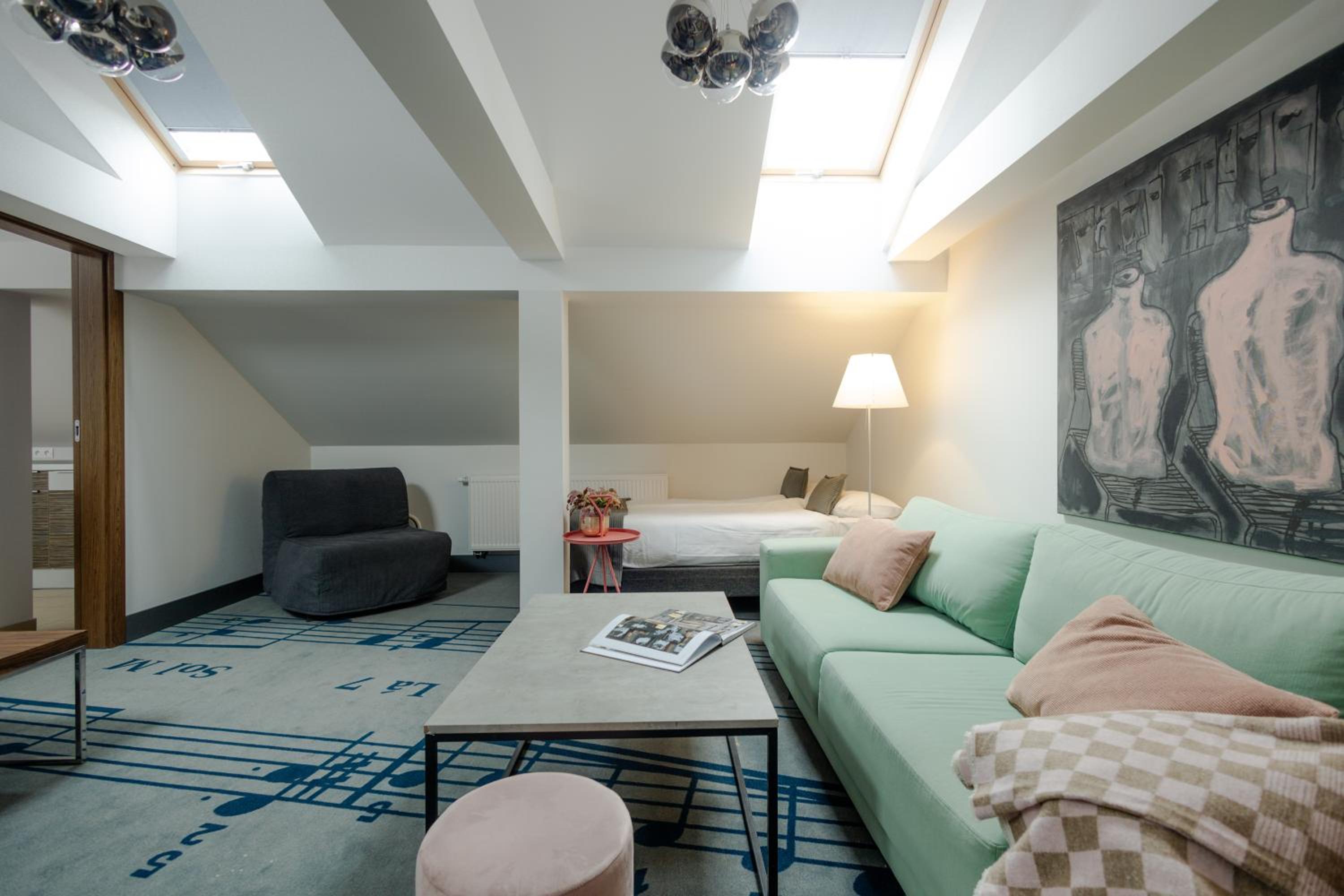Deluxe Family Suite - Photo 4