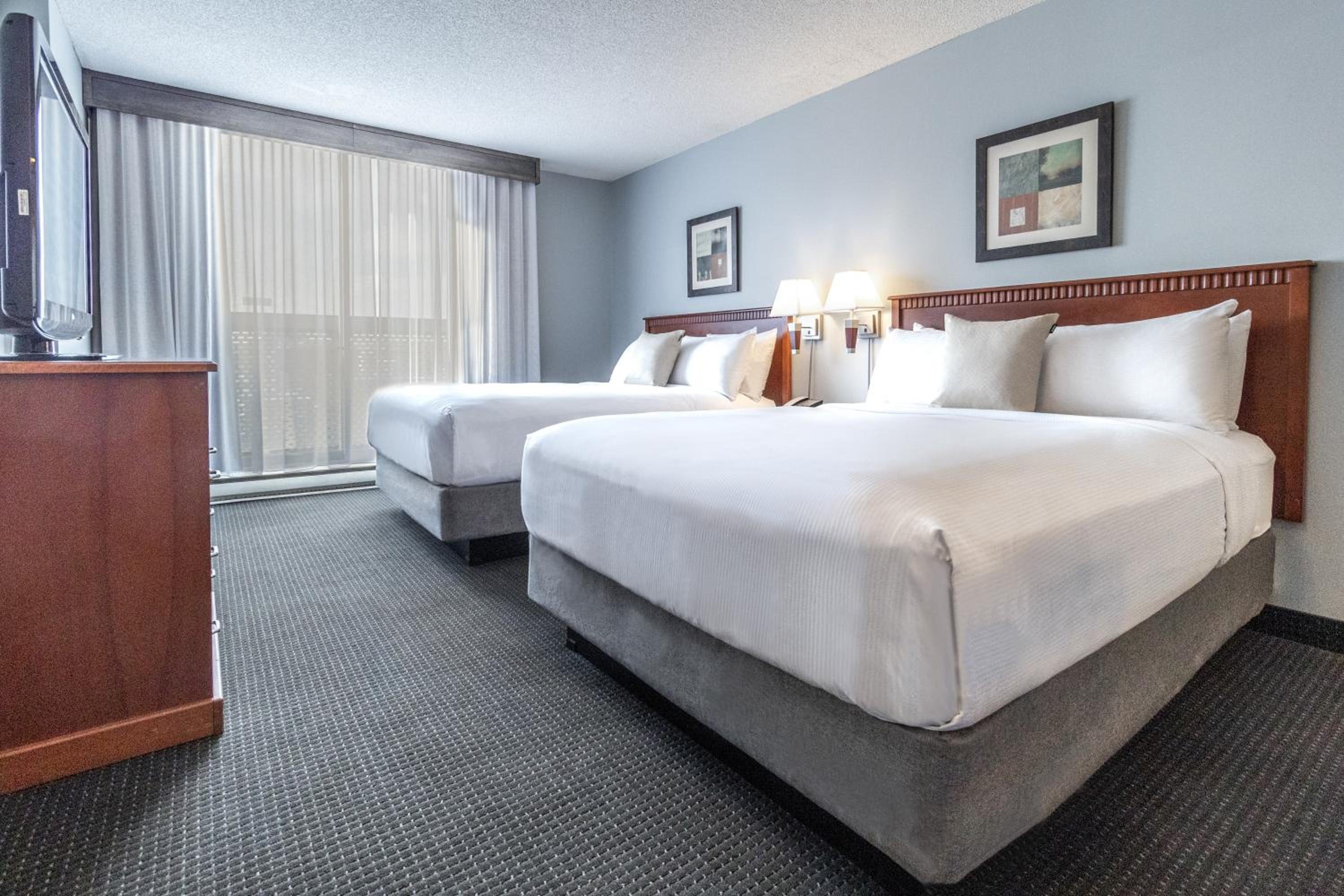 Two-Bedroom Suite - Photo 2