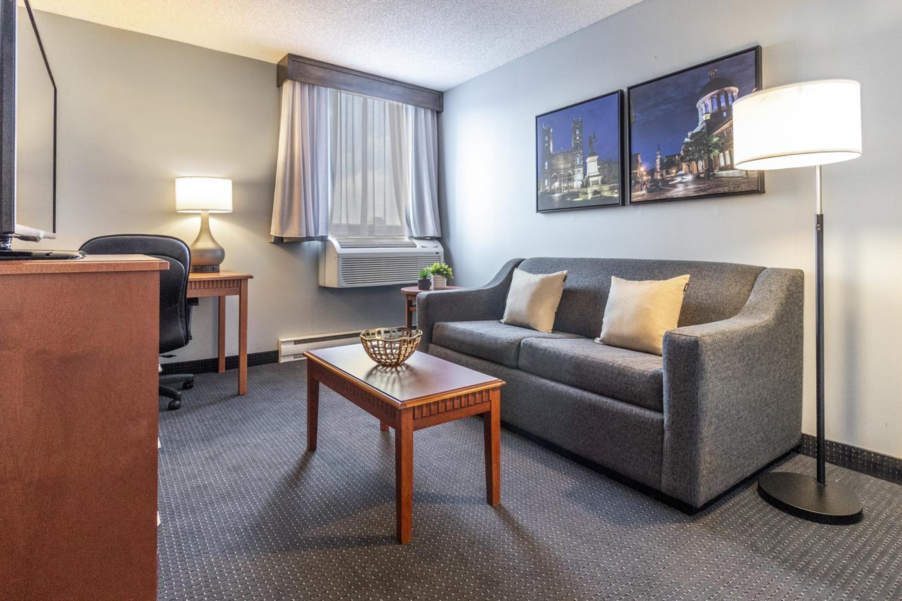 Two-Bedroom Suite - Photo 4