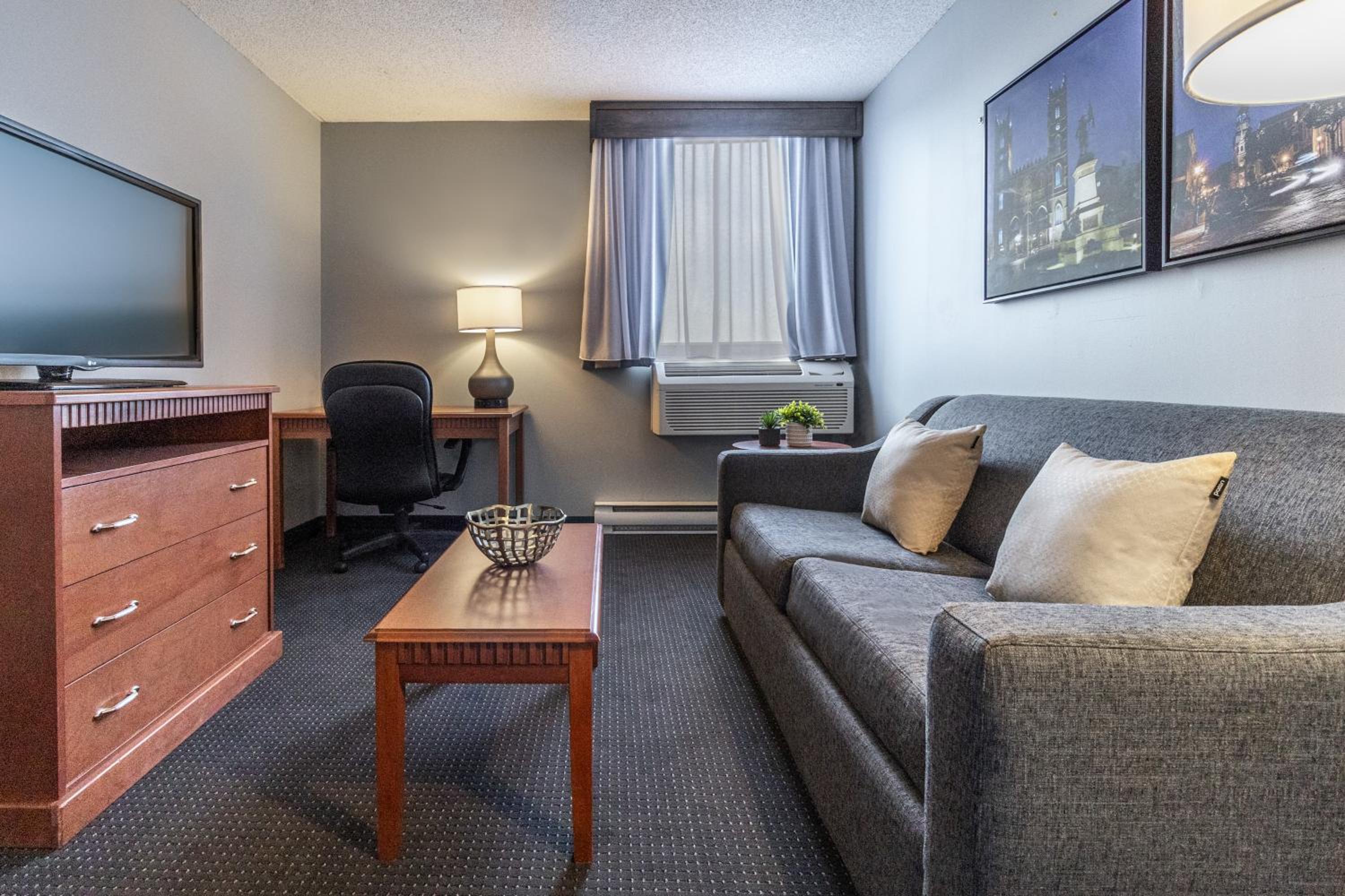 Two-Bedroom Suite - Photo 3