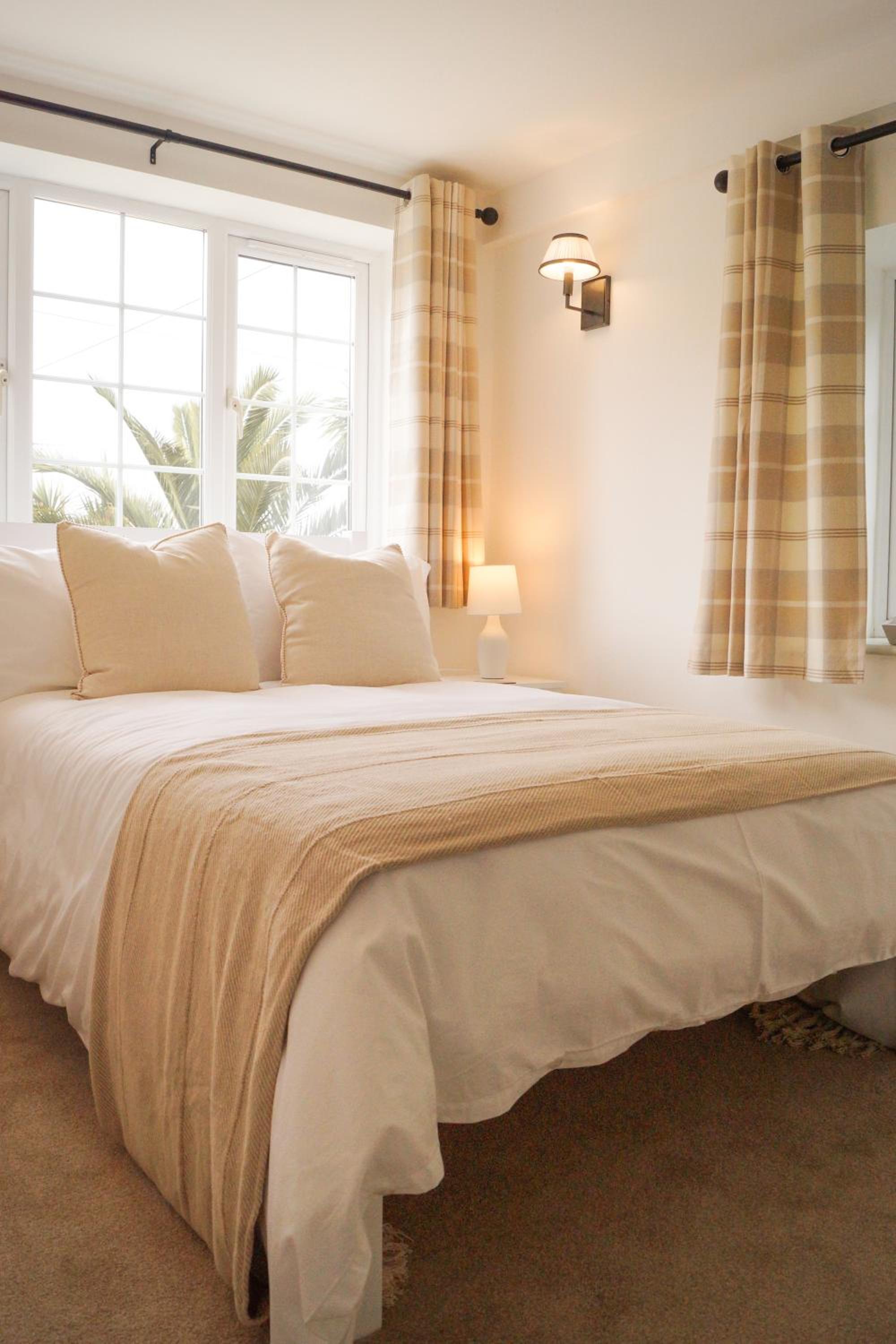 Economy Double Room - Photo 4