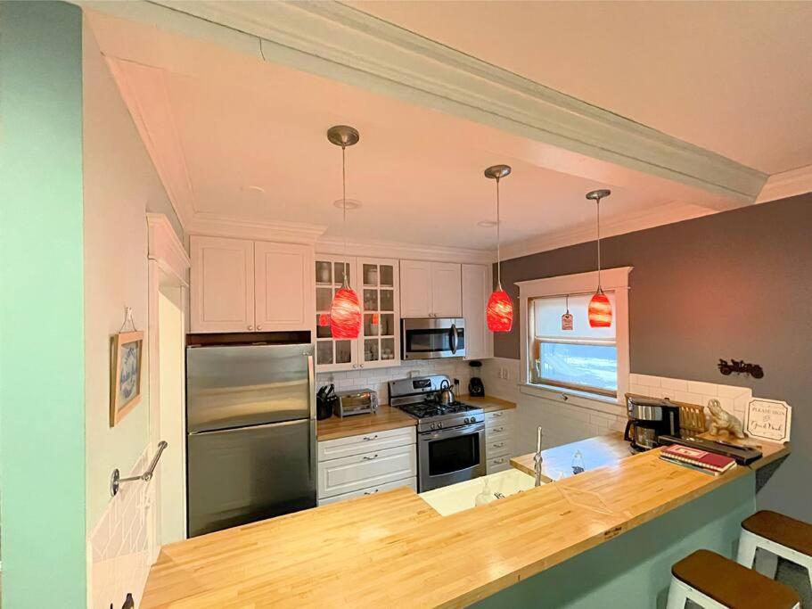 Three-Bedroom House photo 3