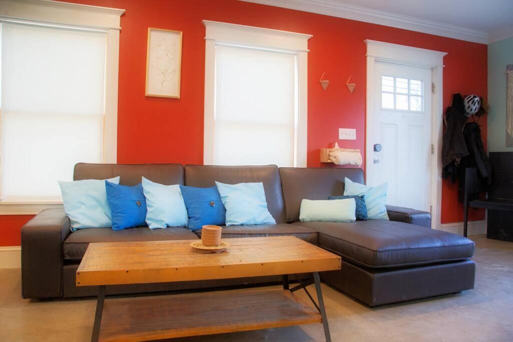 Three-Bedroom House photo 2