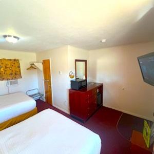 Double Room with Two Double Beds - Non-Smoking - Photo 3