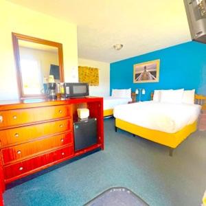 Double Room with Two Double Beds - Non-Smoking - Photo 4