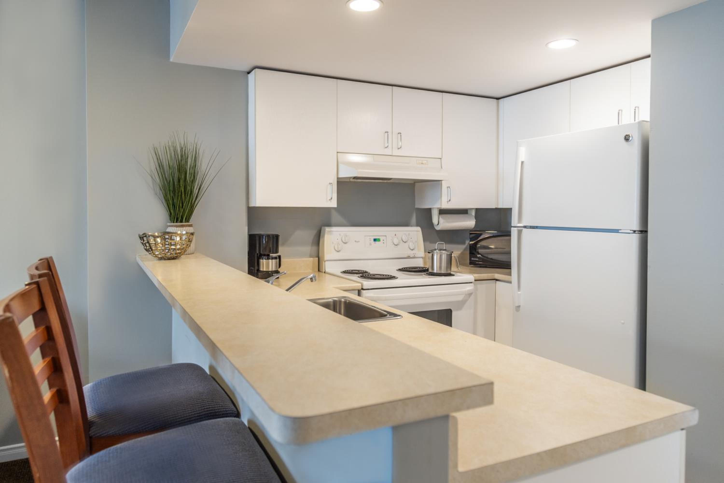 One Queen Suite with Balcony - Photo 17