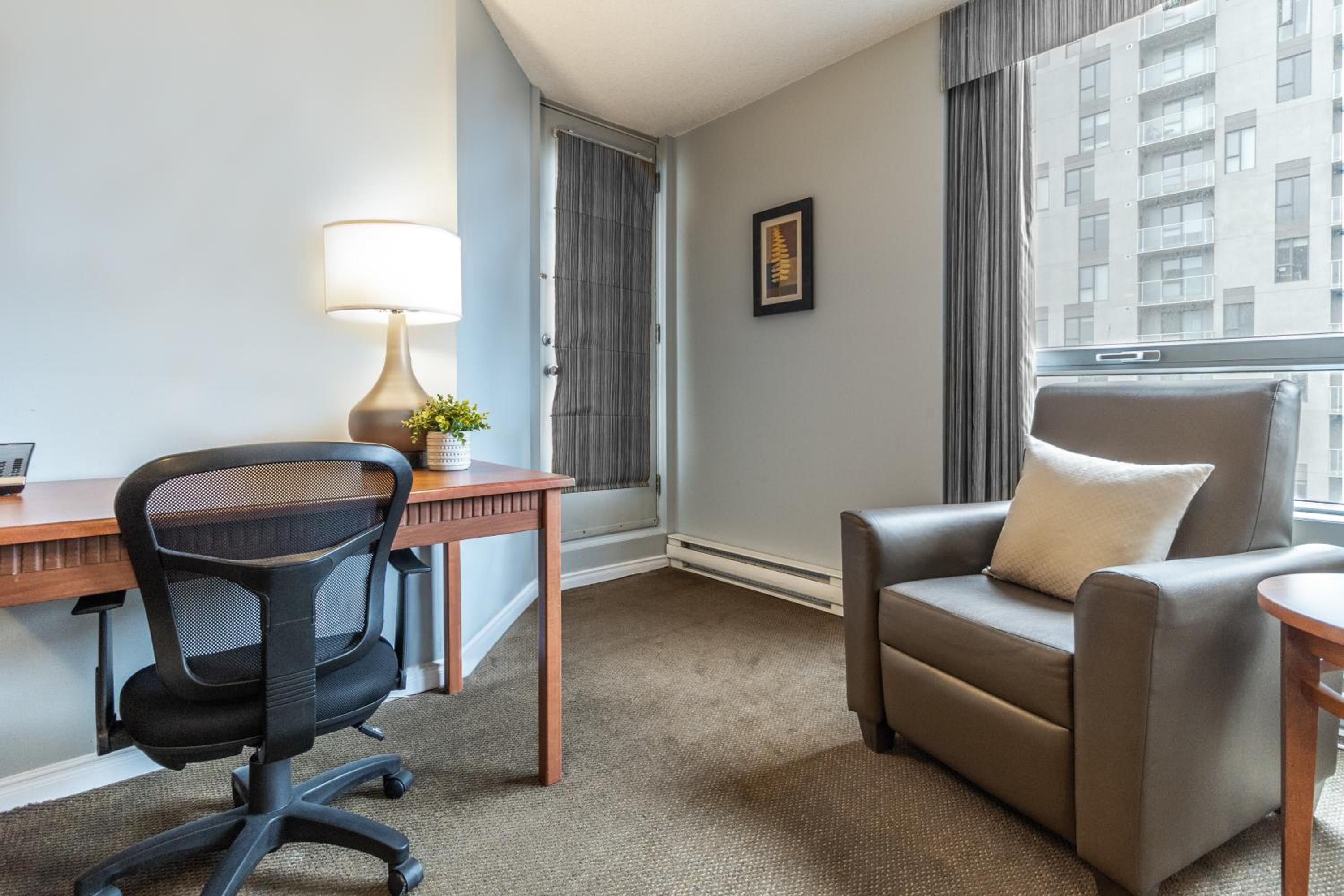 One Queen Suite with Balcony - Photo 8