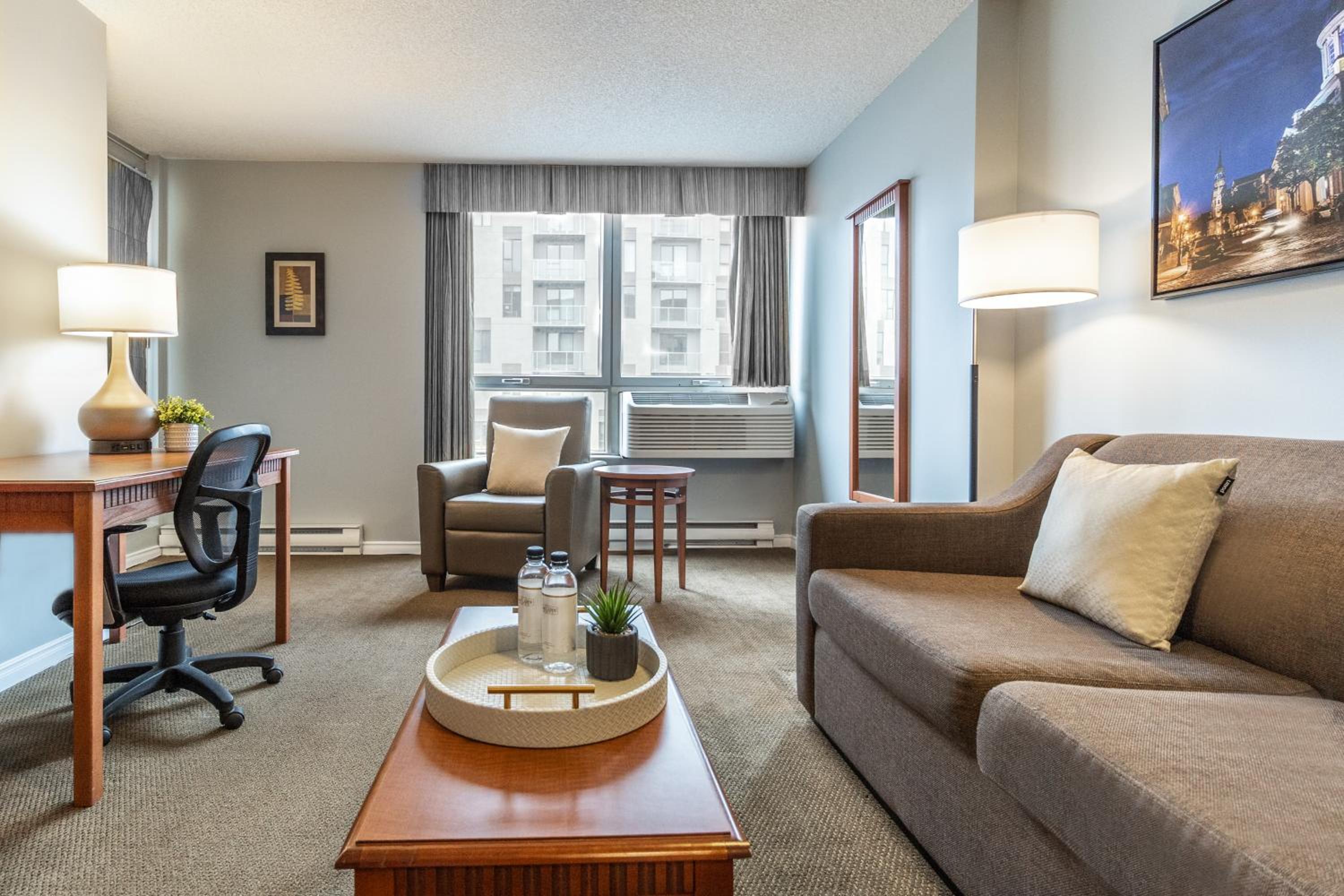One Queen Suite with Balcony - Photo 7
