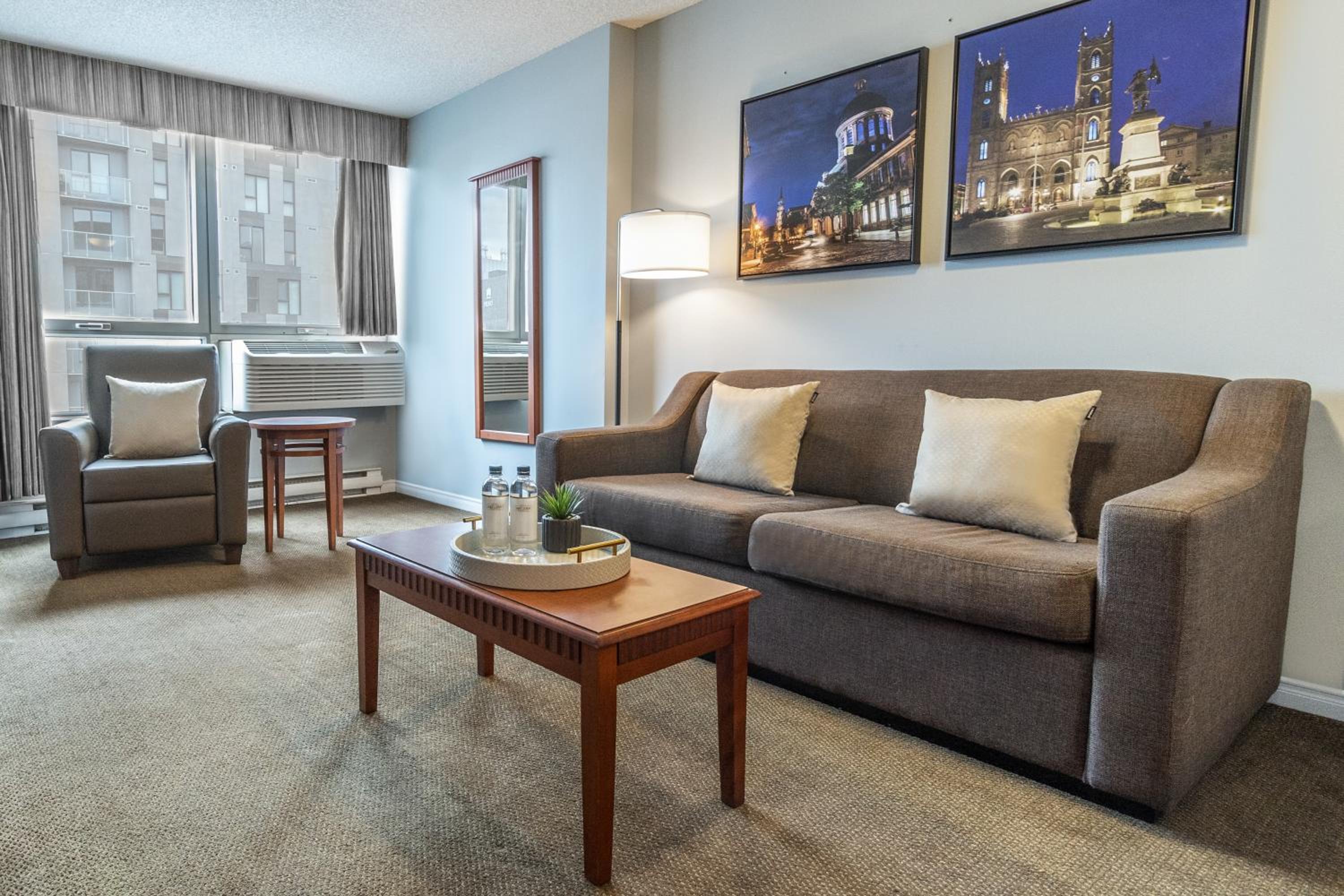 One Queen Suite with Balcony - Photo 6