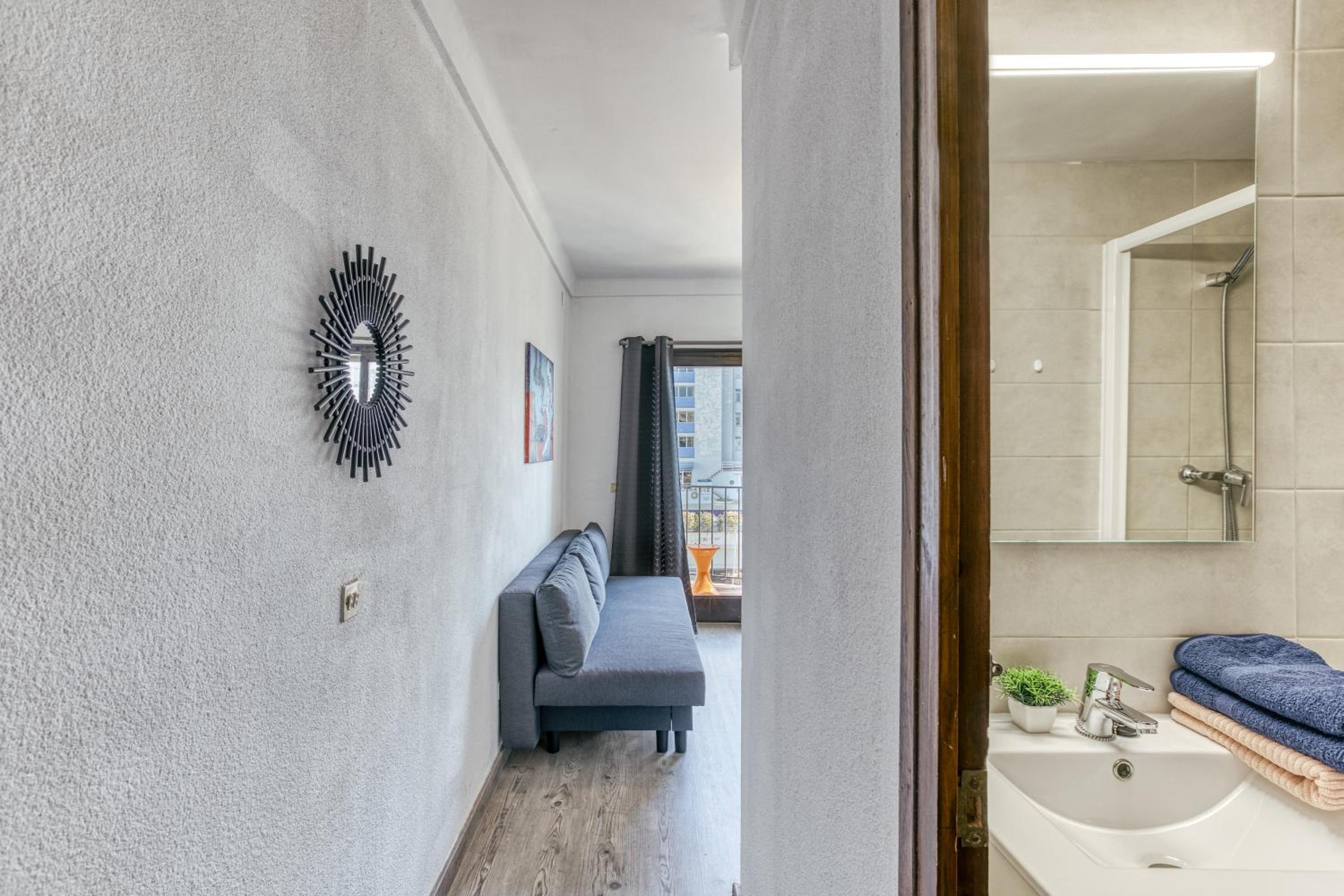 Apartamento de un dormitorio superior con balcón