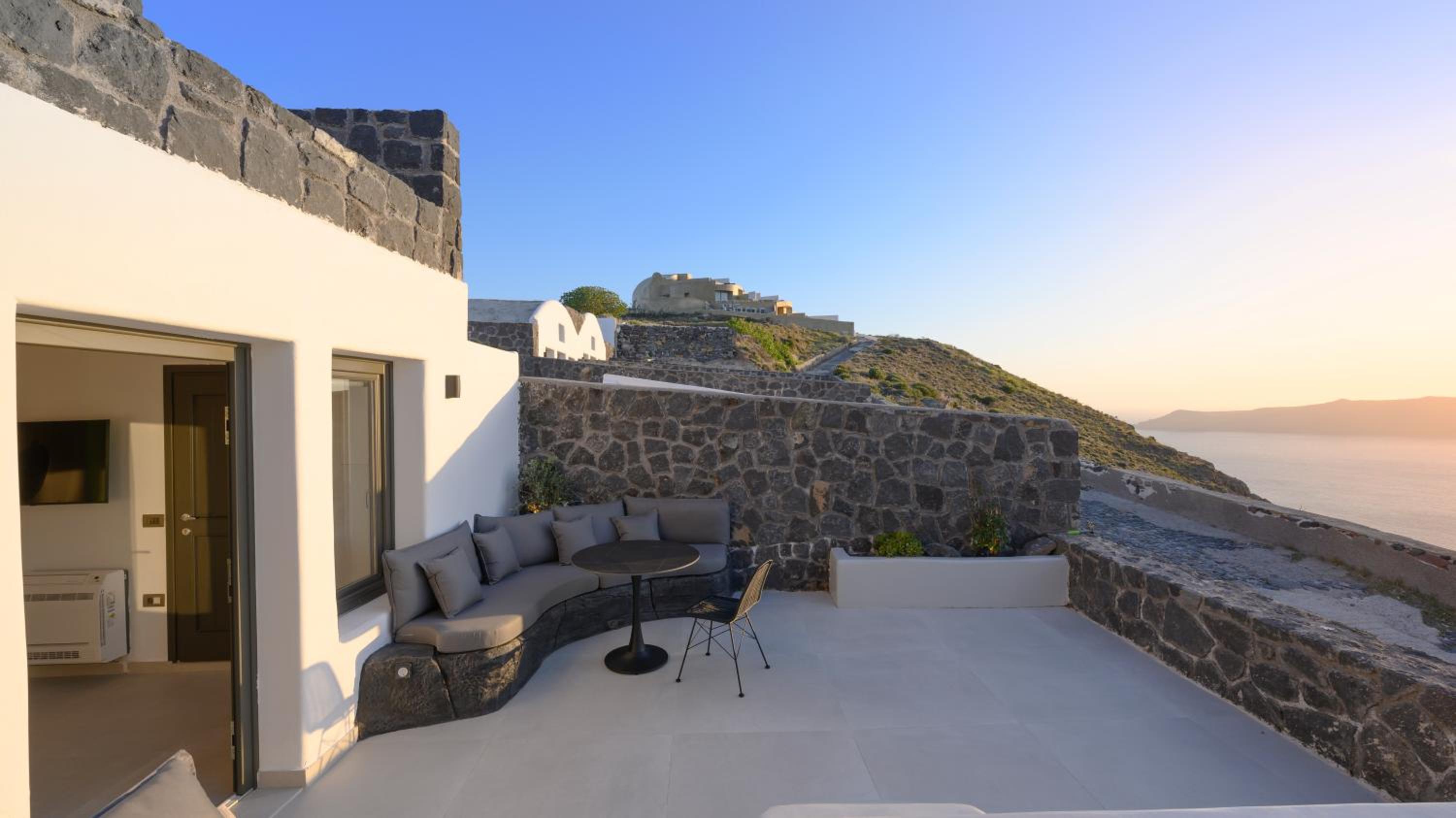 Suite with Heated Plunge Pool - Photo 9