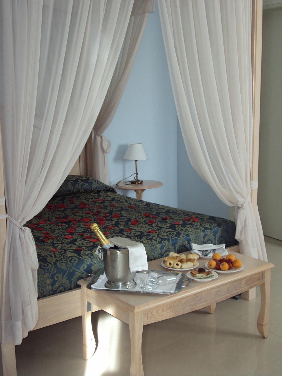 Suite with Balcony - Photo 14