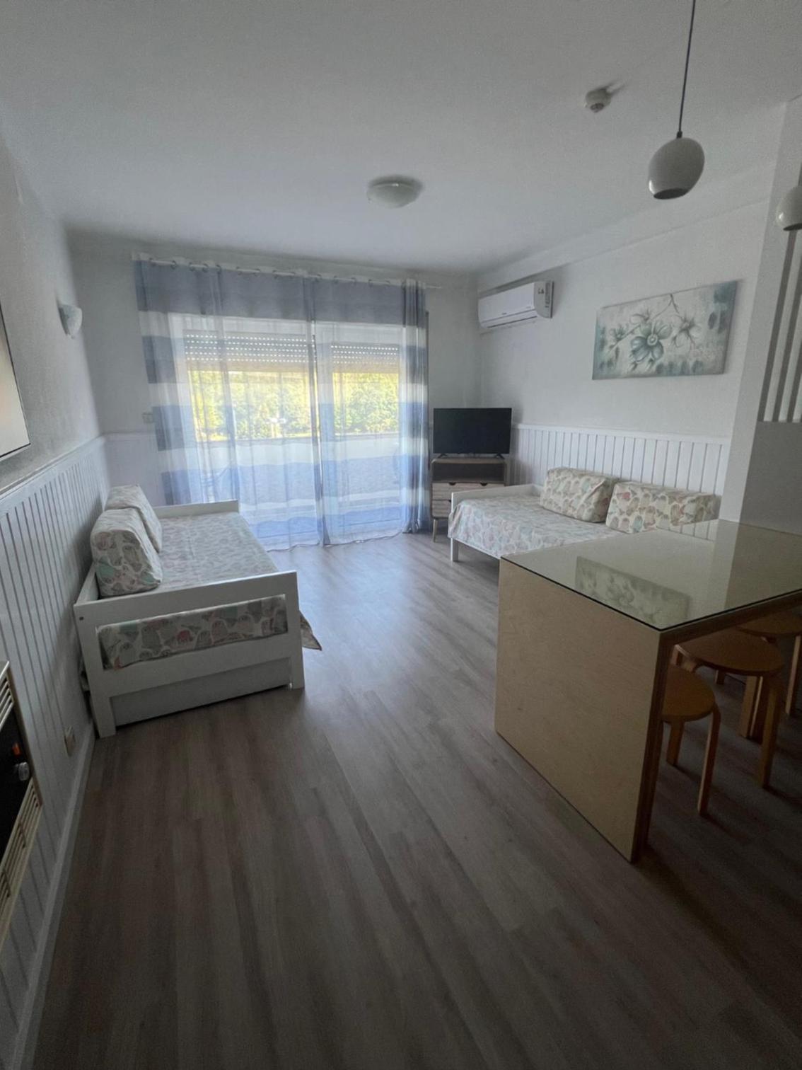 Superior One-Bedroom Apartment - Photo 1