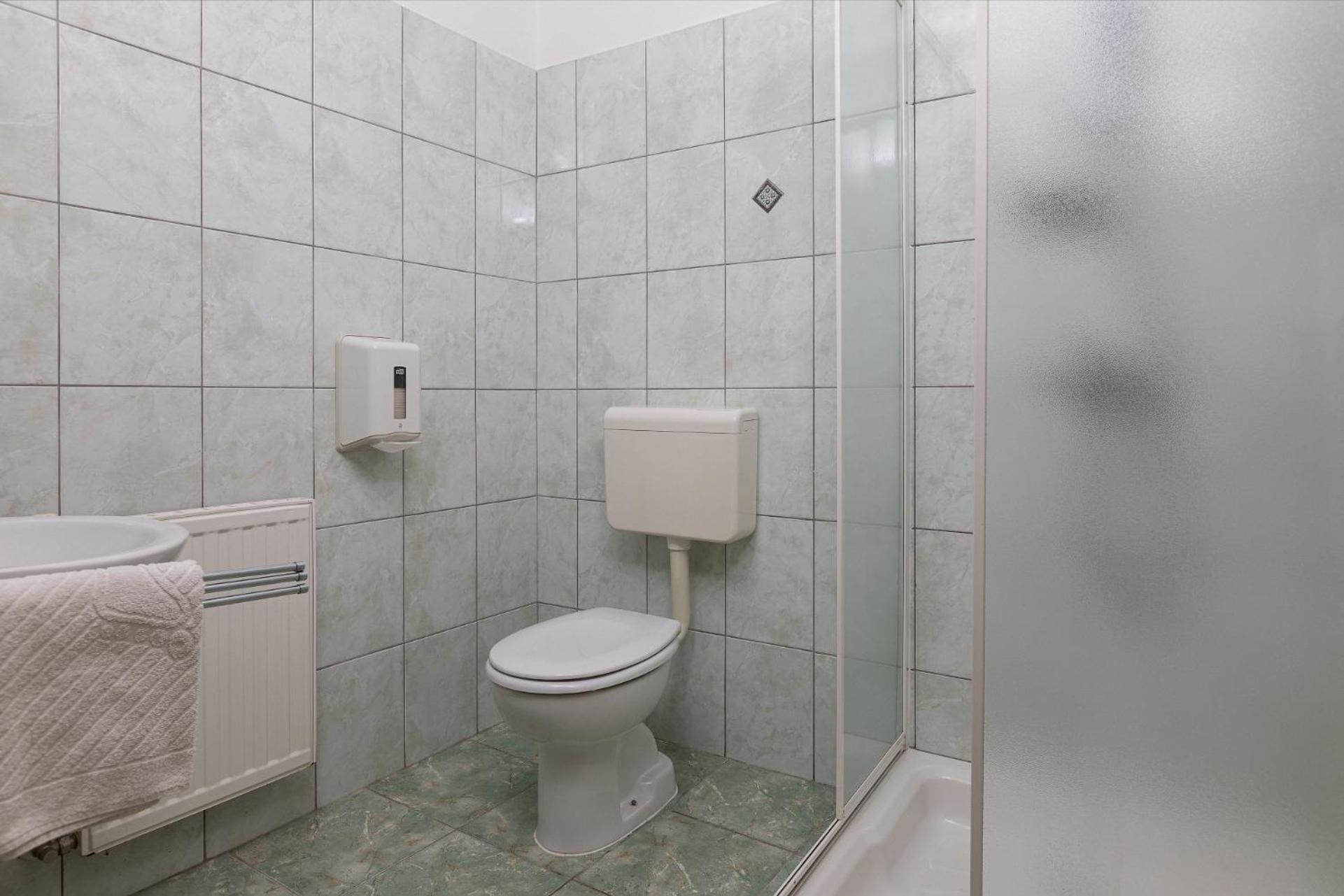 Double or Twin Room - Photo 3