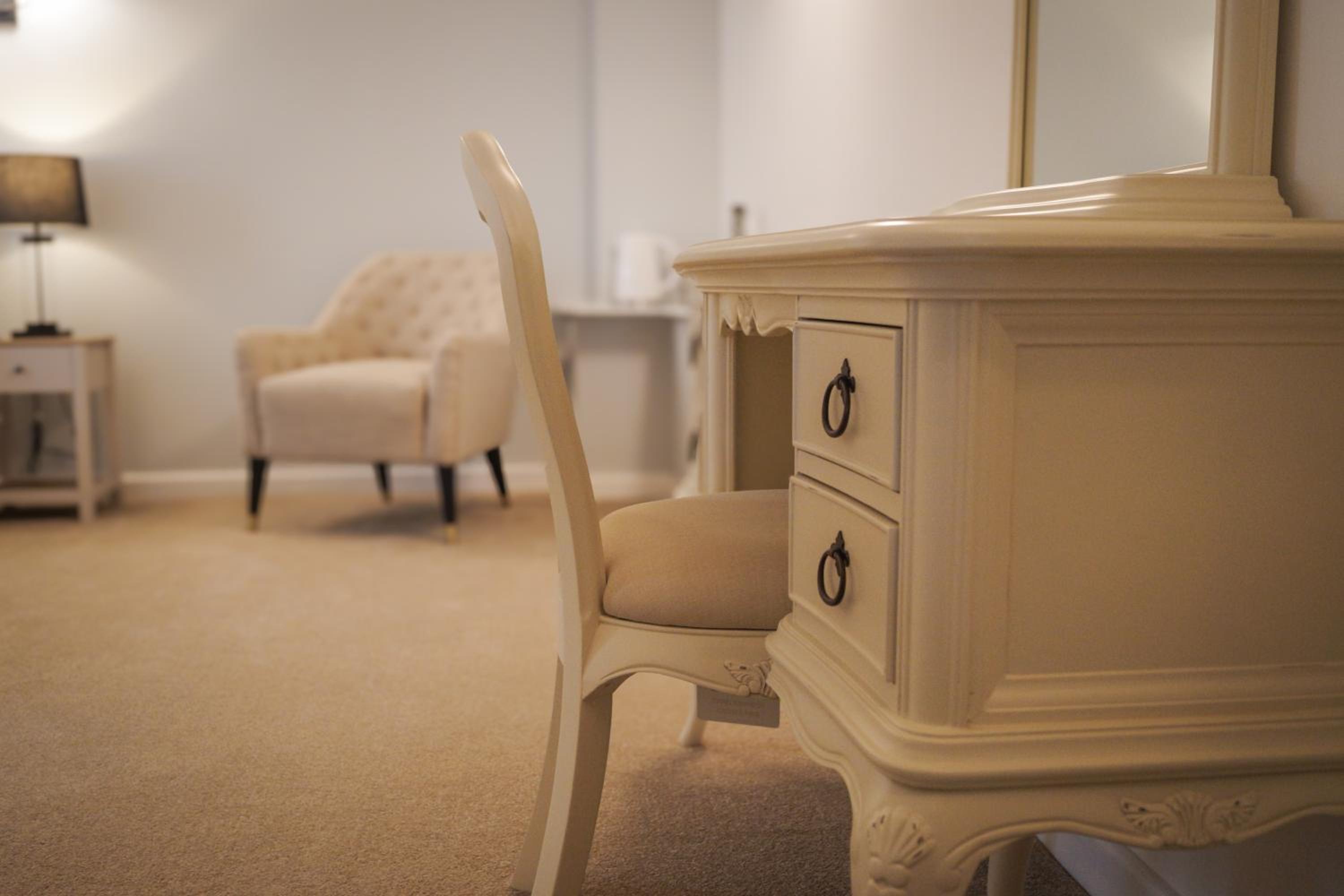 Family Room with Private Bathroom - Photo 6