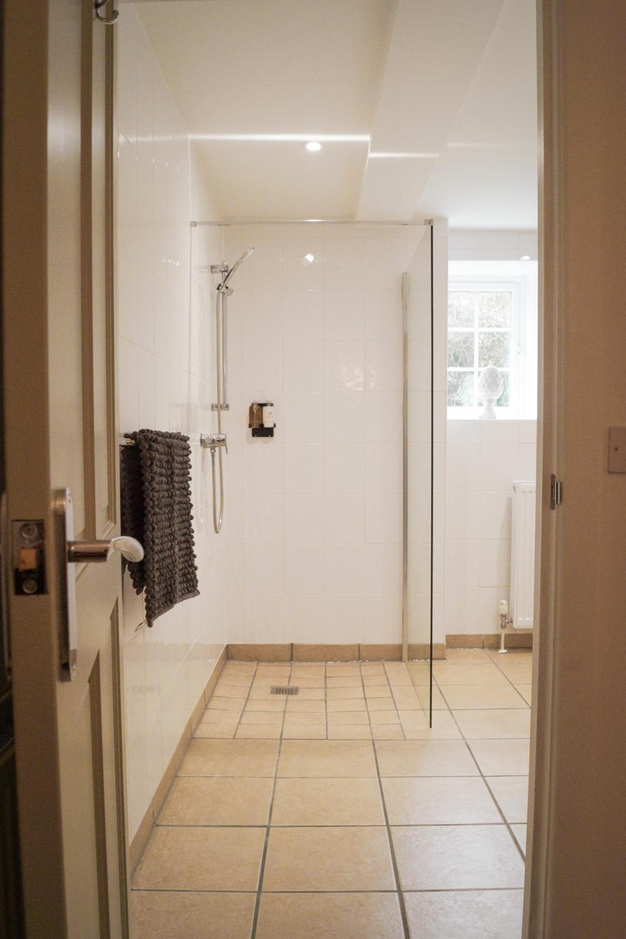Family Room with Private Bathroom - Photo 7