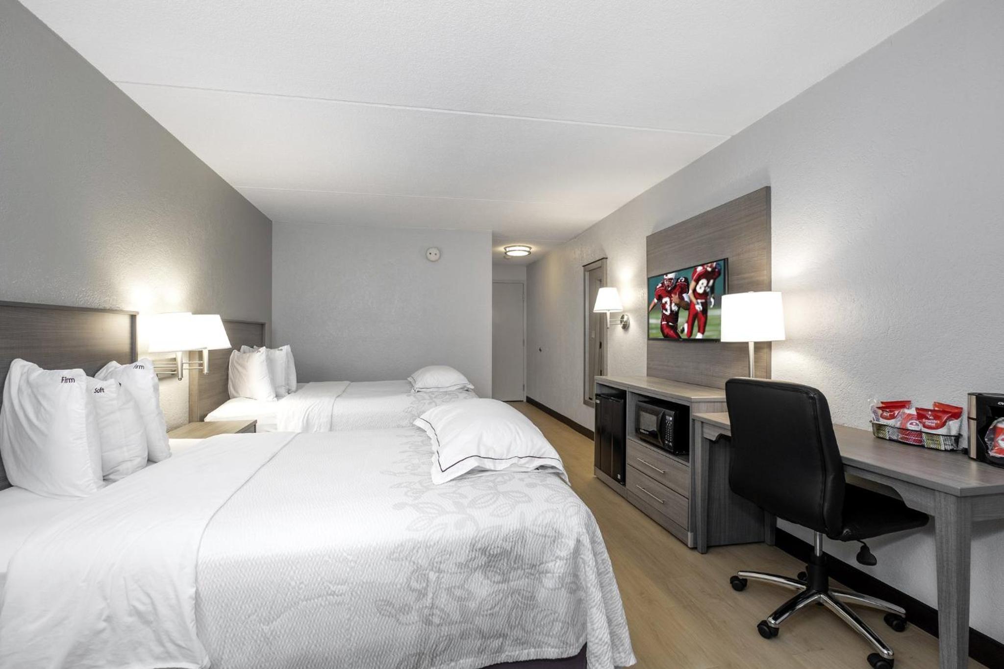  Premium Room with Two Double Beds Smoke Free (Upgraded Bedding and Snack Box) - Photo 9
