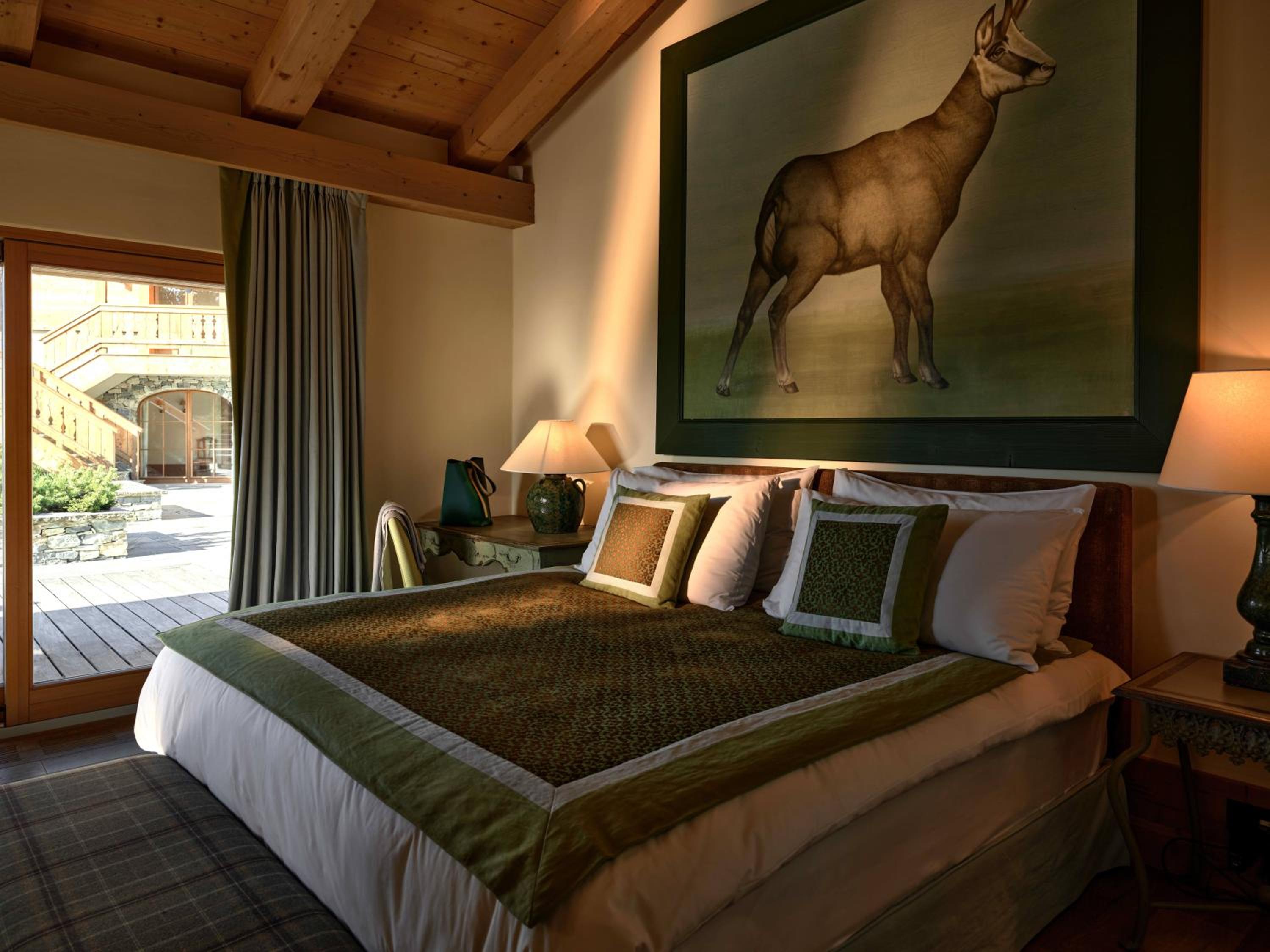 Deluxe King Suite photo 2
