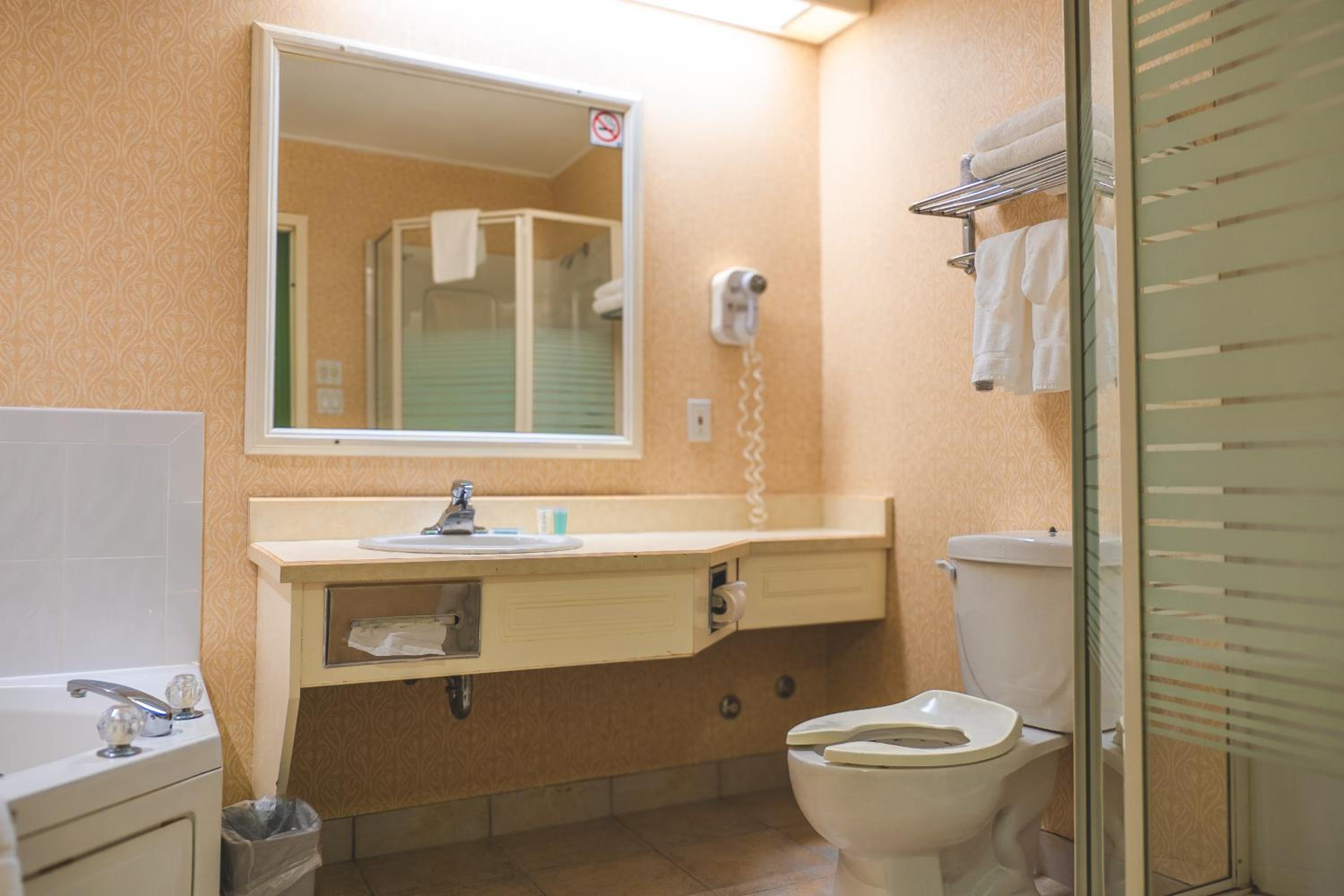 Deluxe Double Room with Two Double Beds - Photo 5