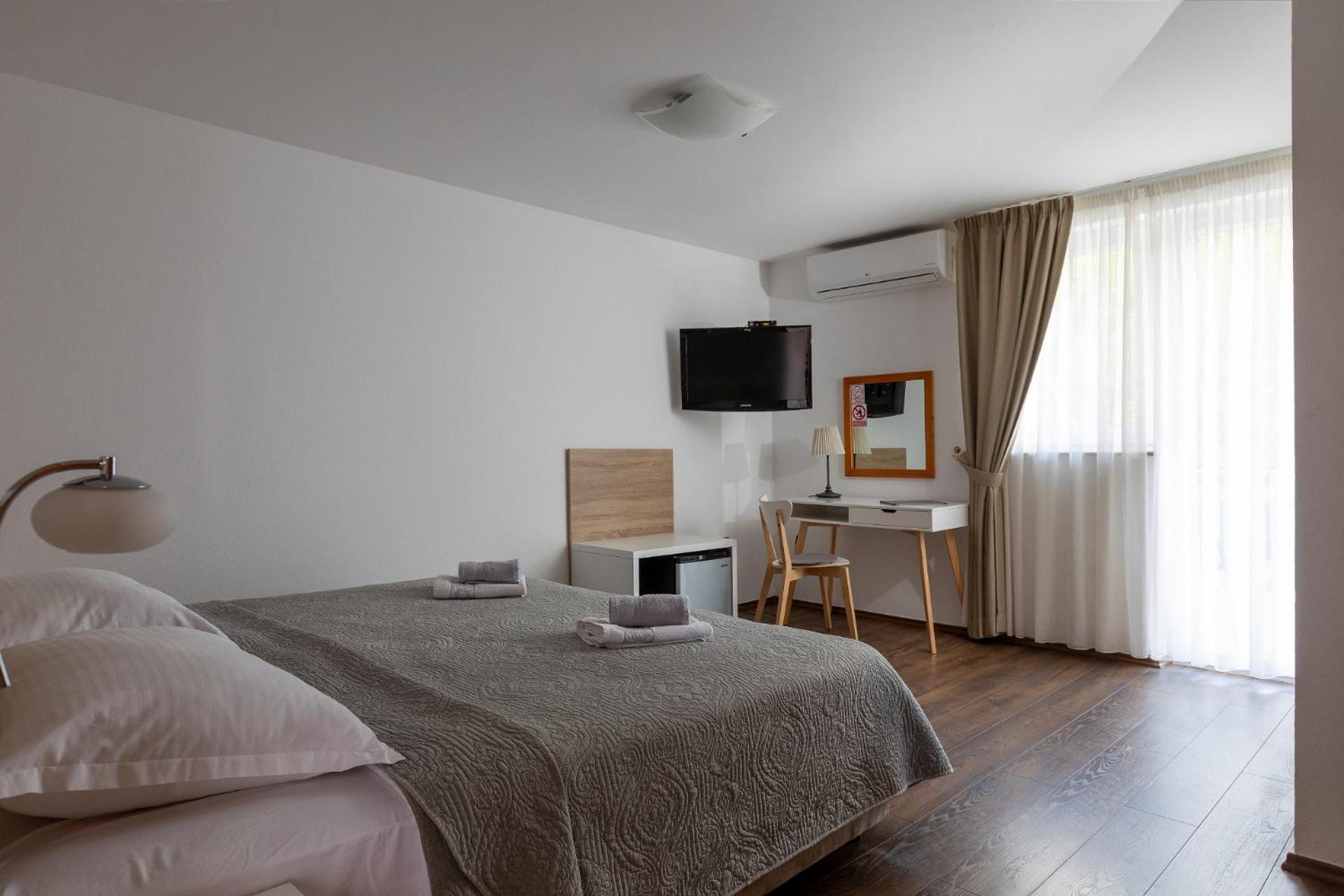 Superior King Room - Photo 5