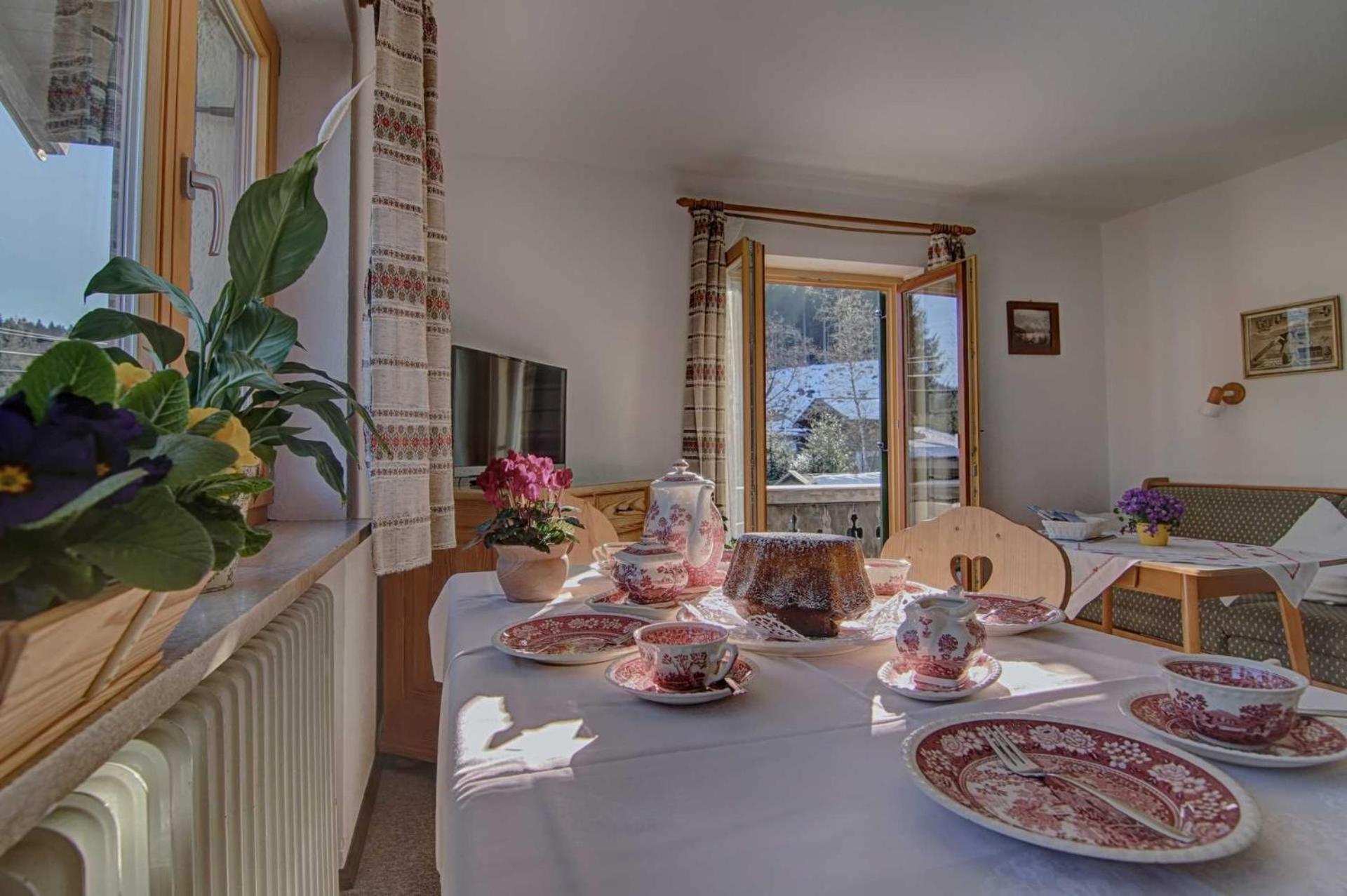 One-Bedroom Apartment with Balcony photo 2