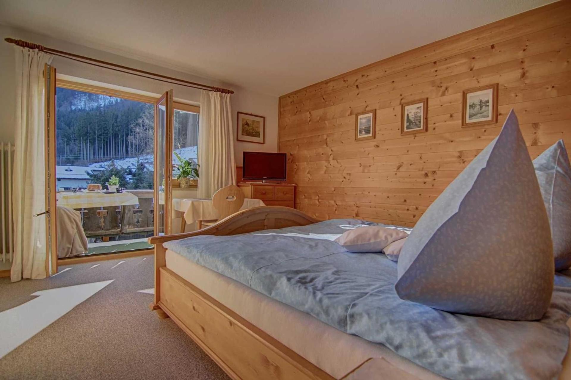 One-Bedroom Apartment with Balcony photo 1
