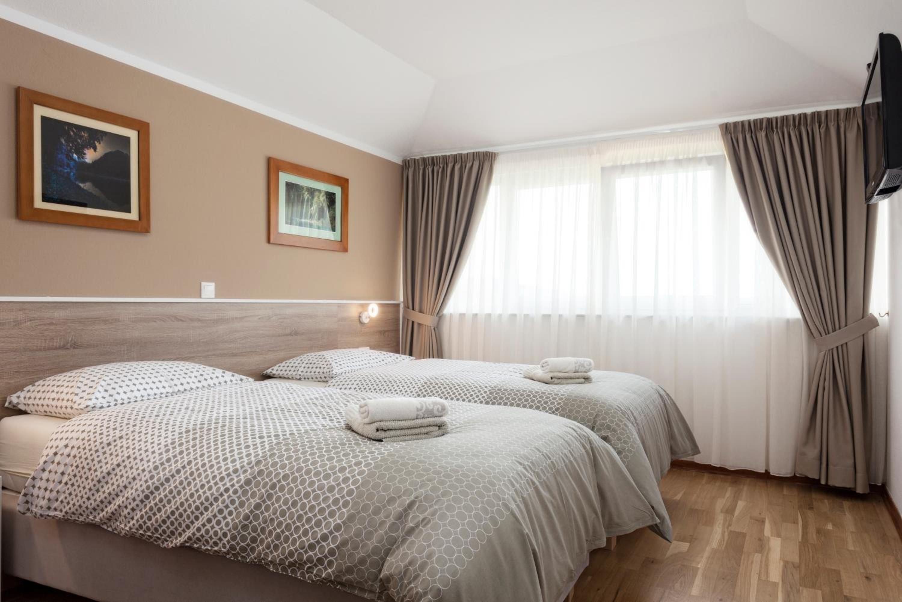 Superior King Room - Photo 8