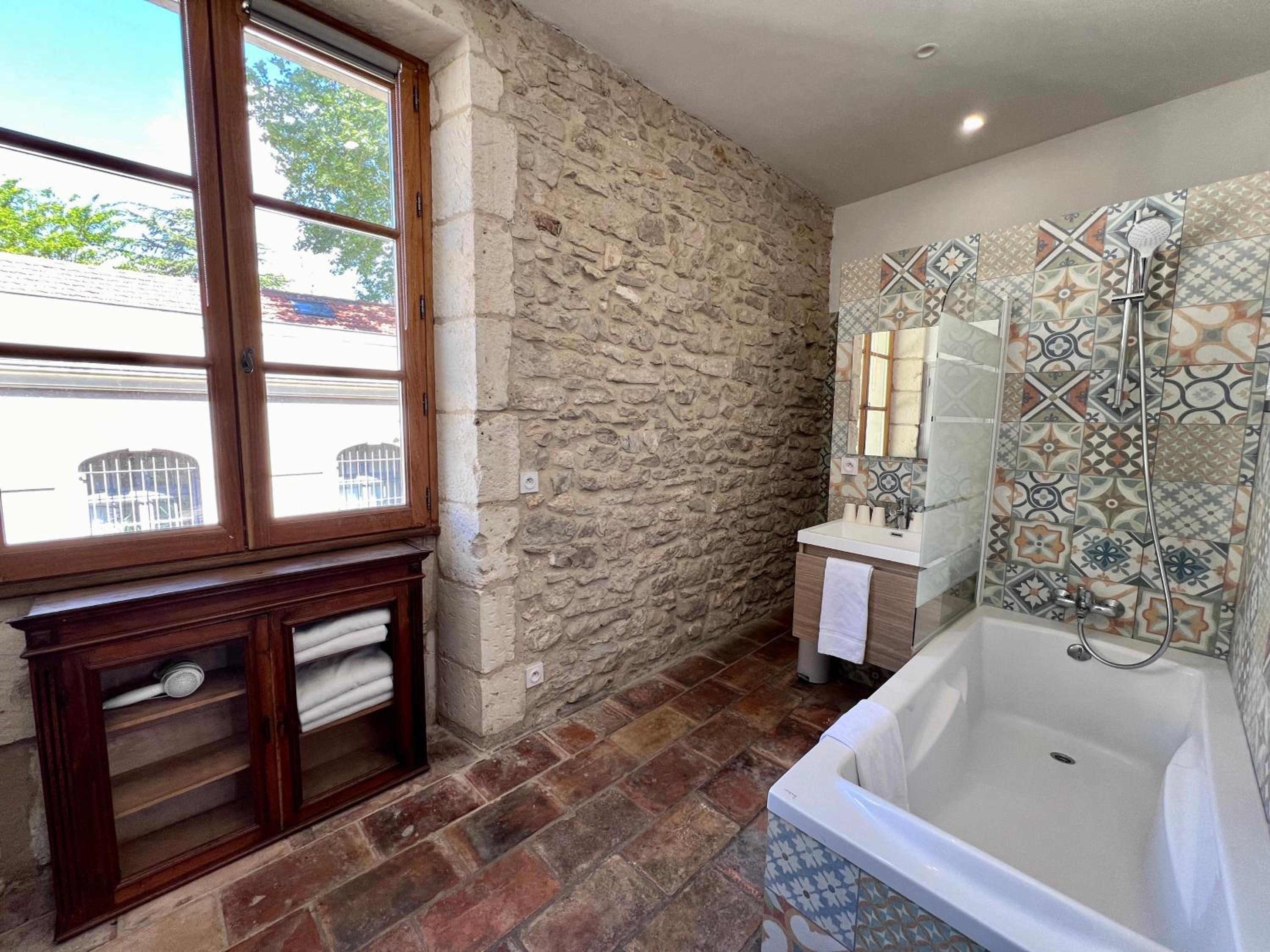 Two-Bedroom Apartment with Garden View - Photo 11