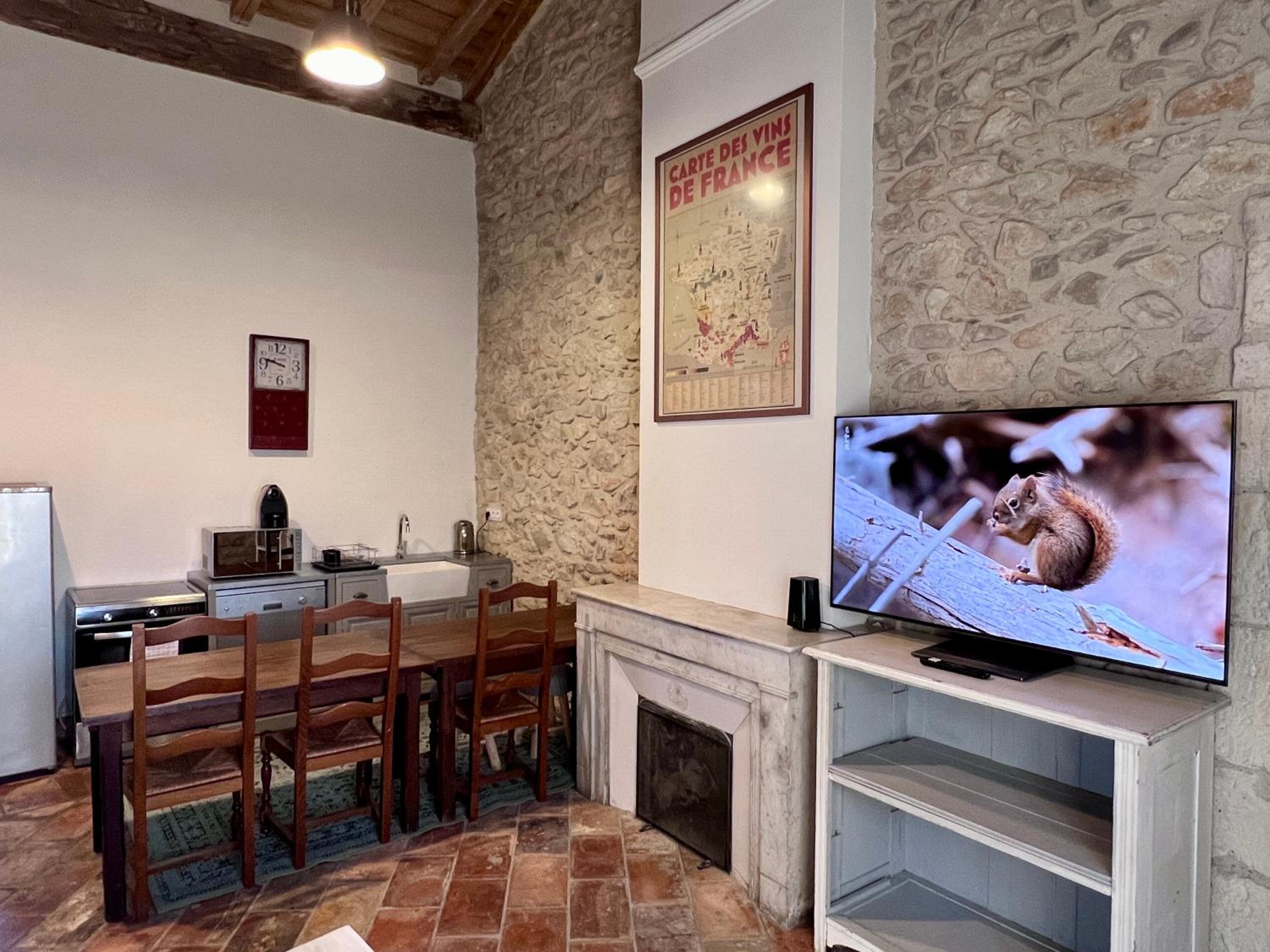 Two-Bedroom Apartment with Garden View - Photo 10