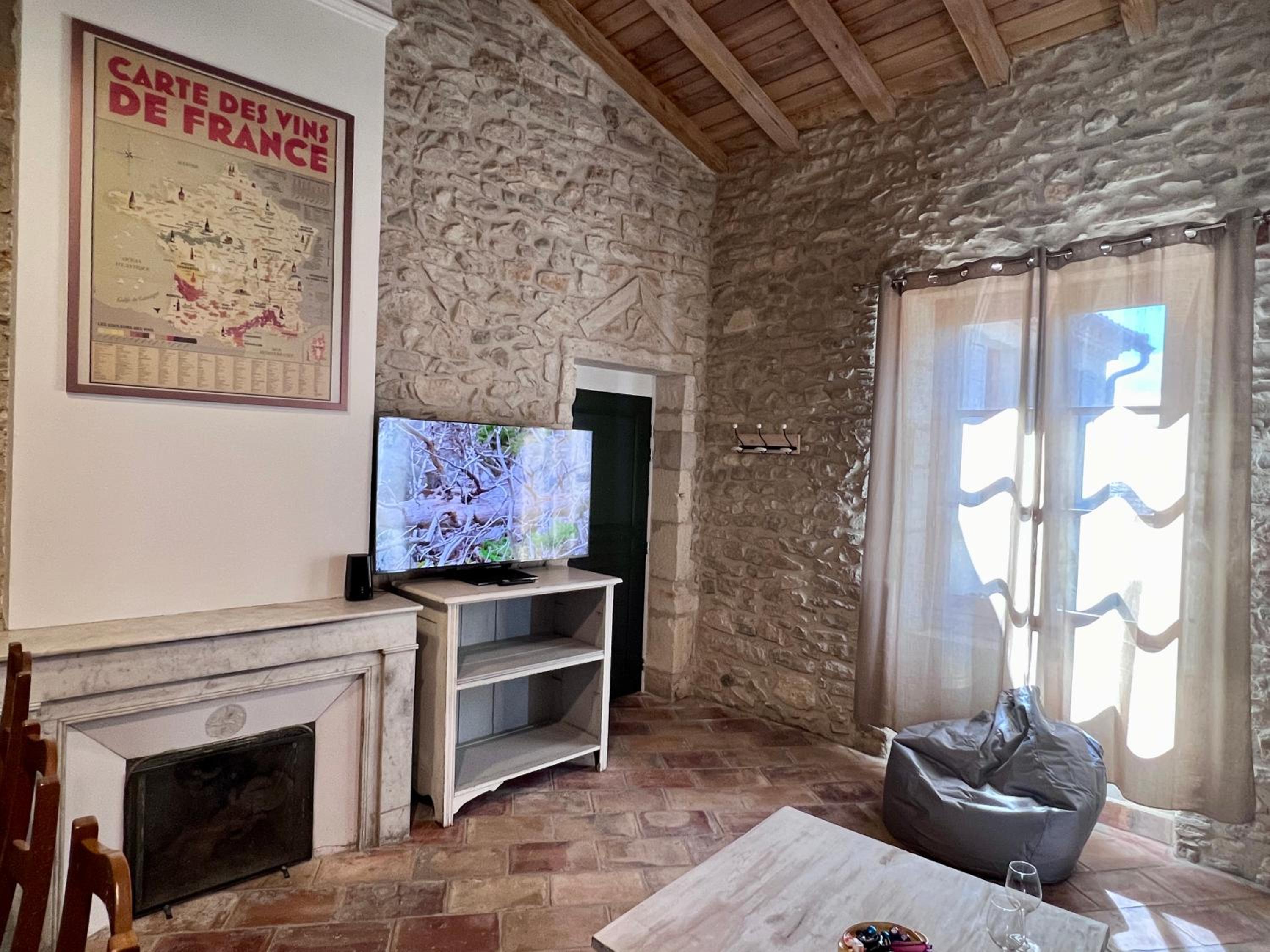 Two-Bedroom Apartment with Garden View - Photo 9