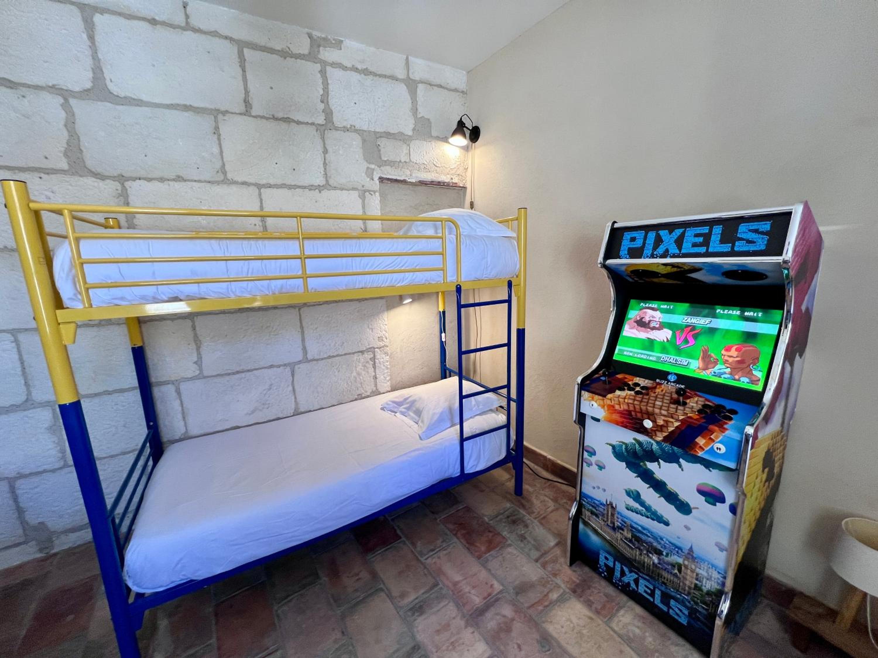 Two-Bedroom Apartment with Garden View - Photo 8