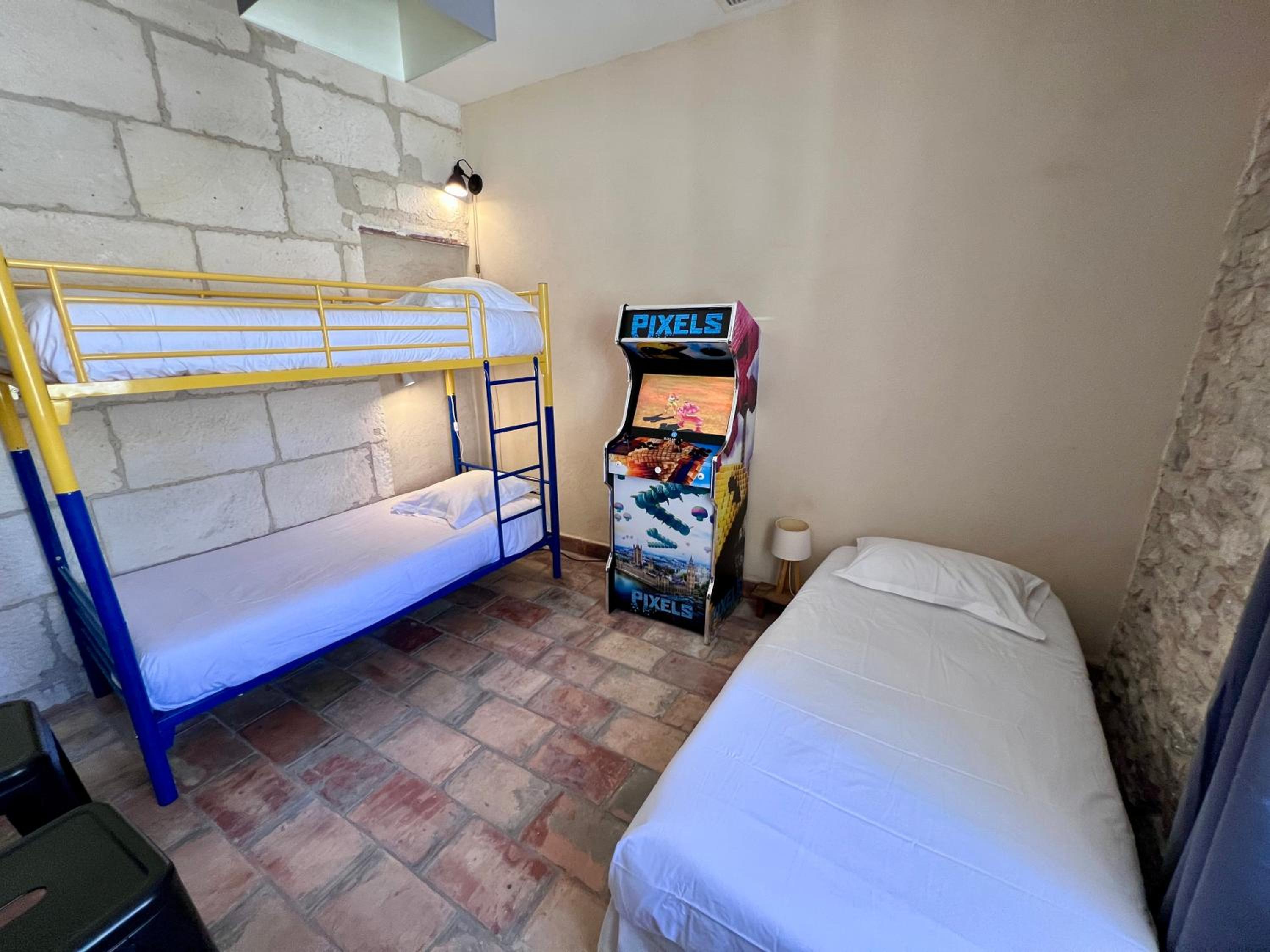 Two-Bedroom Apartment with Garden View - Photo 7