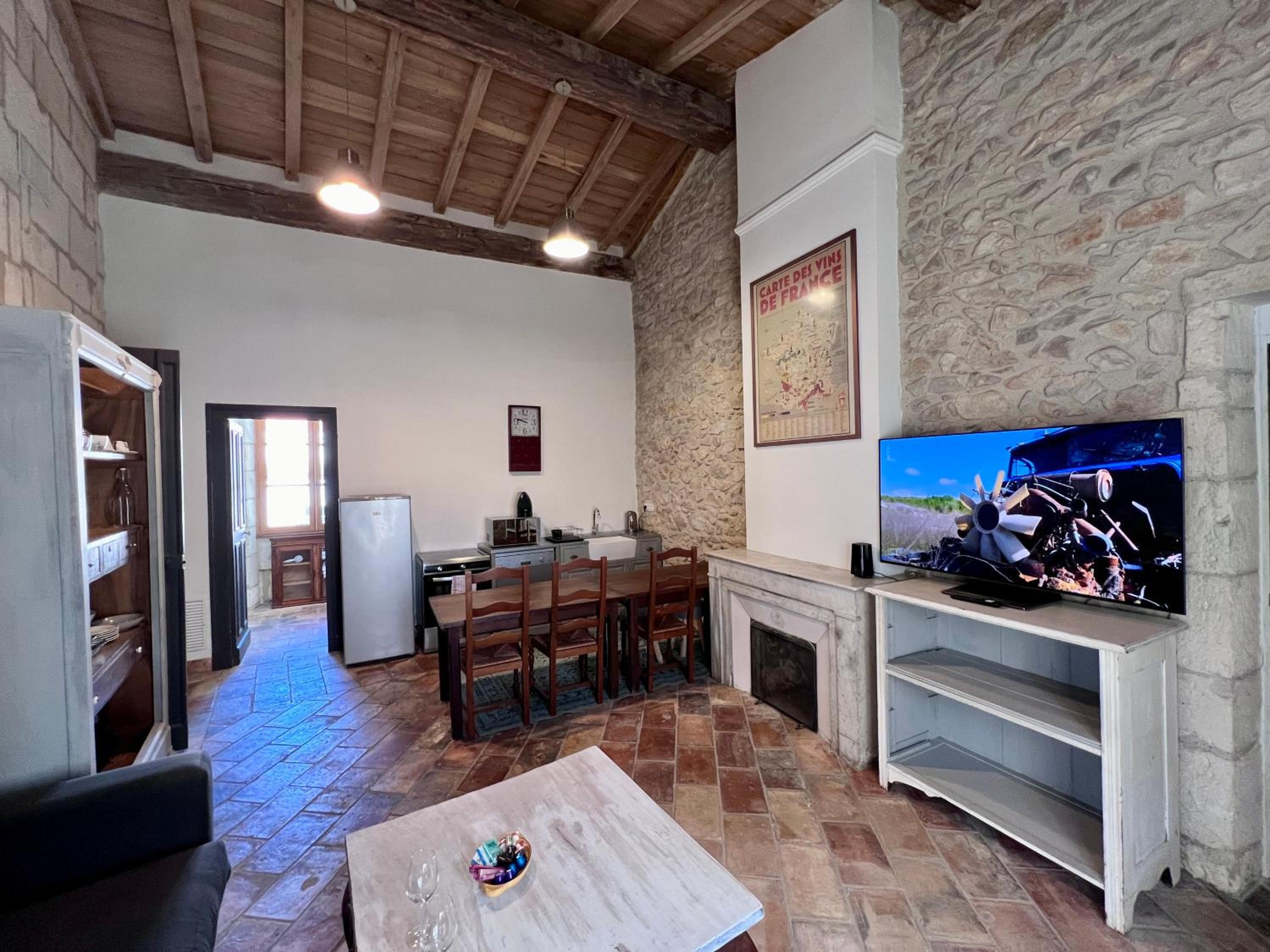 Two-Bedroom Apartment with Garden View - Photo 5