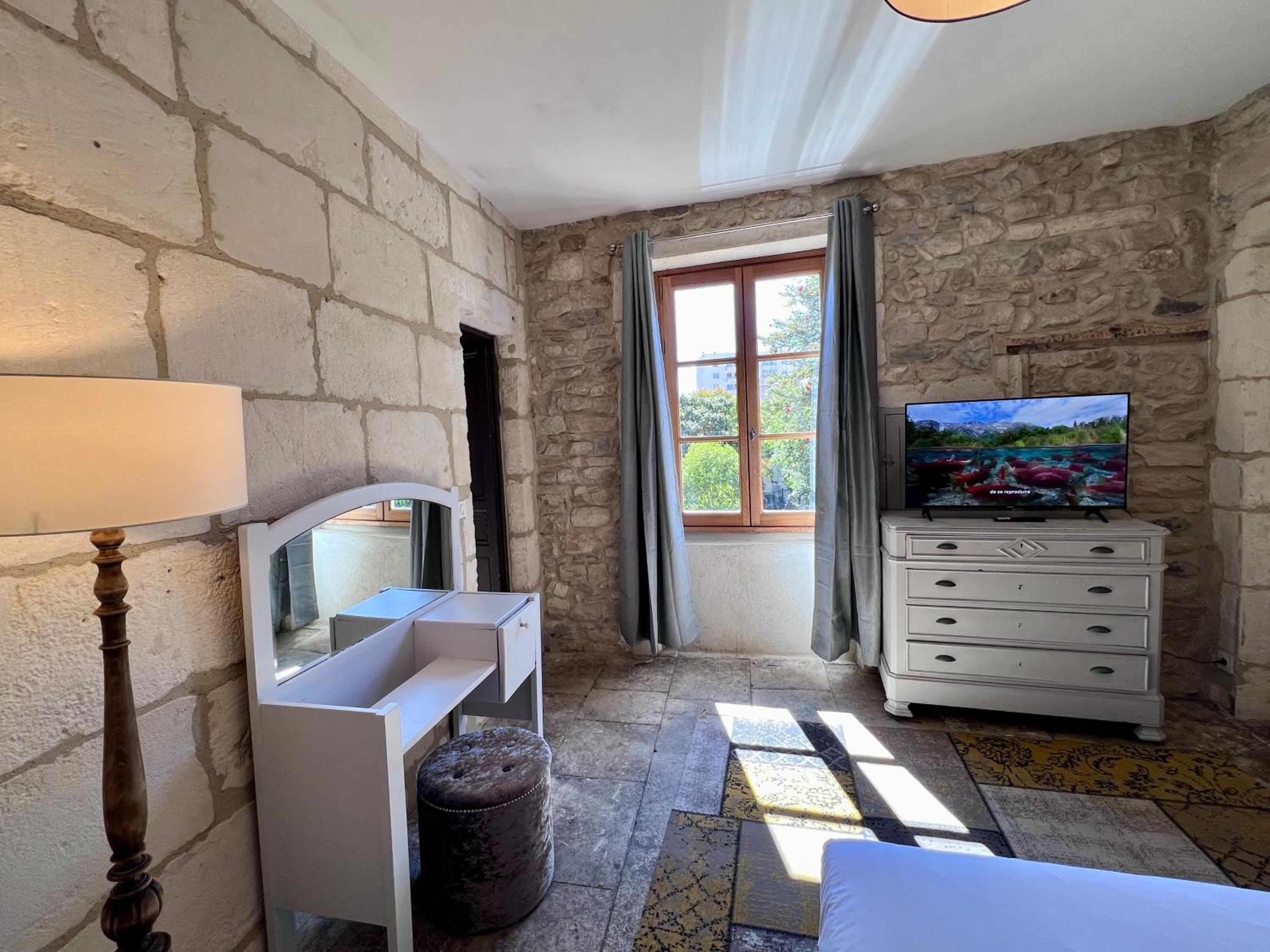 Two-Bedroom Apartment with Garden View - Photo 2