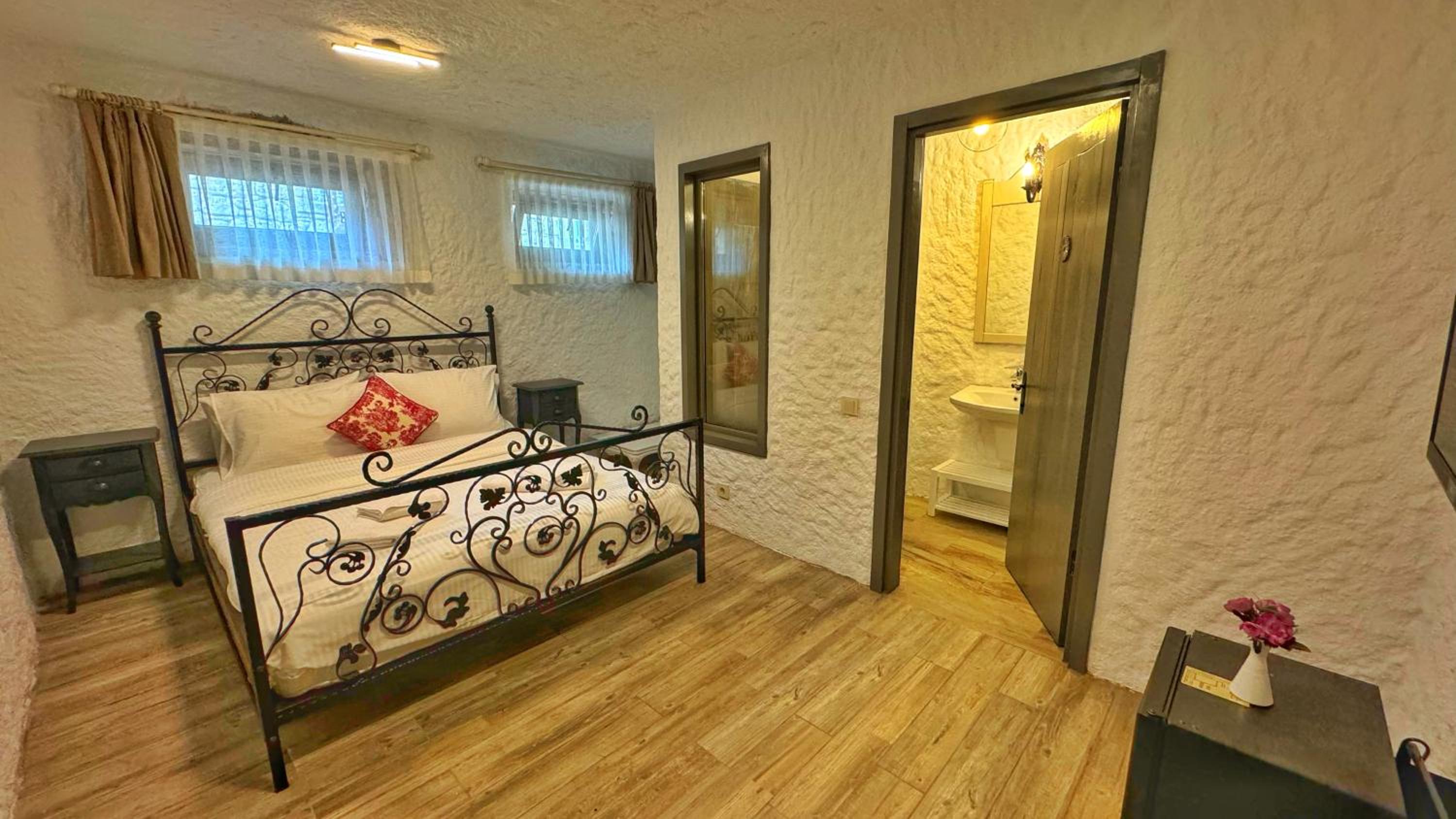 Standard Double Room photo 3