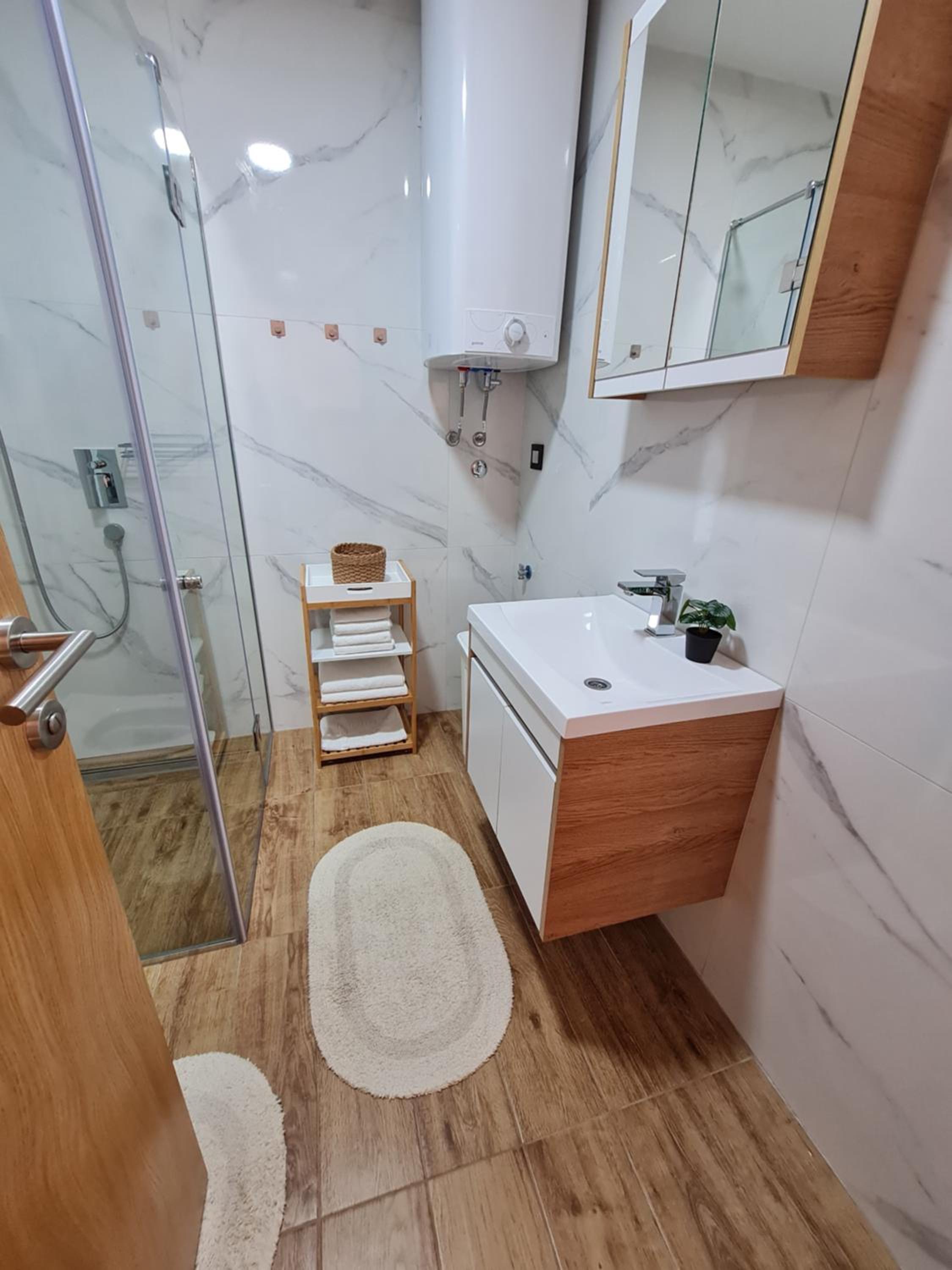 One-Bedroom Apartment with Terrace photo 3