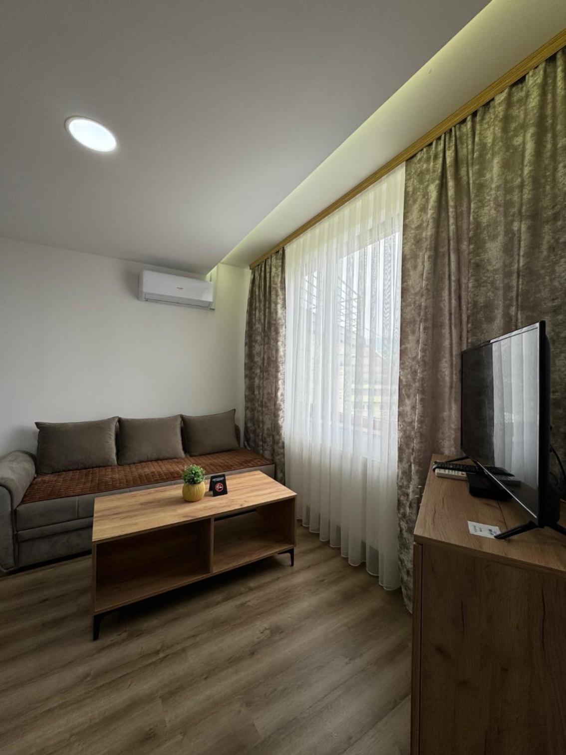 One-Bedroom Apartment photo 2