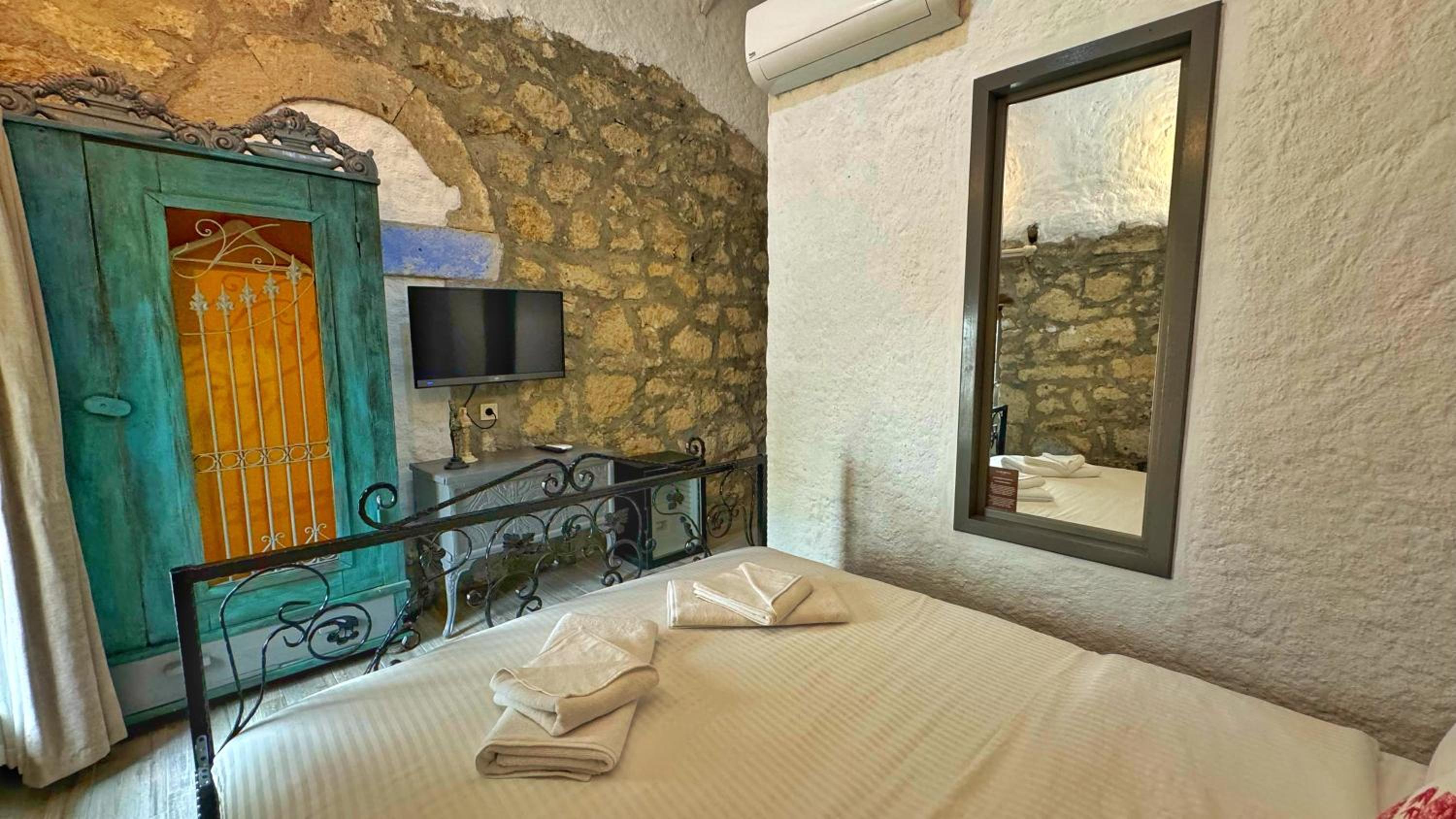 Deluxe Double or Twin Room photo 2