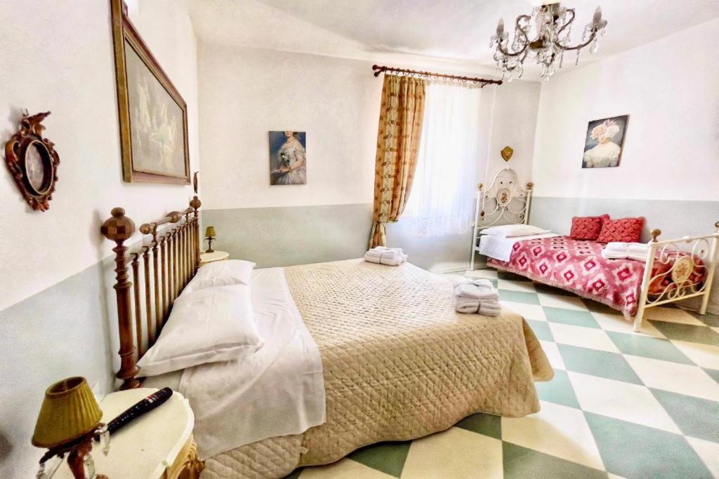 Two-Bedroom Apartment - Photo 2