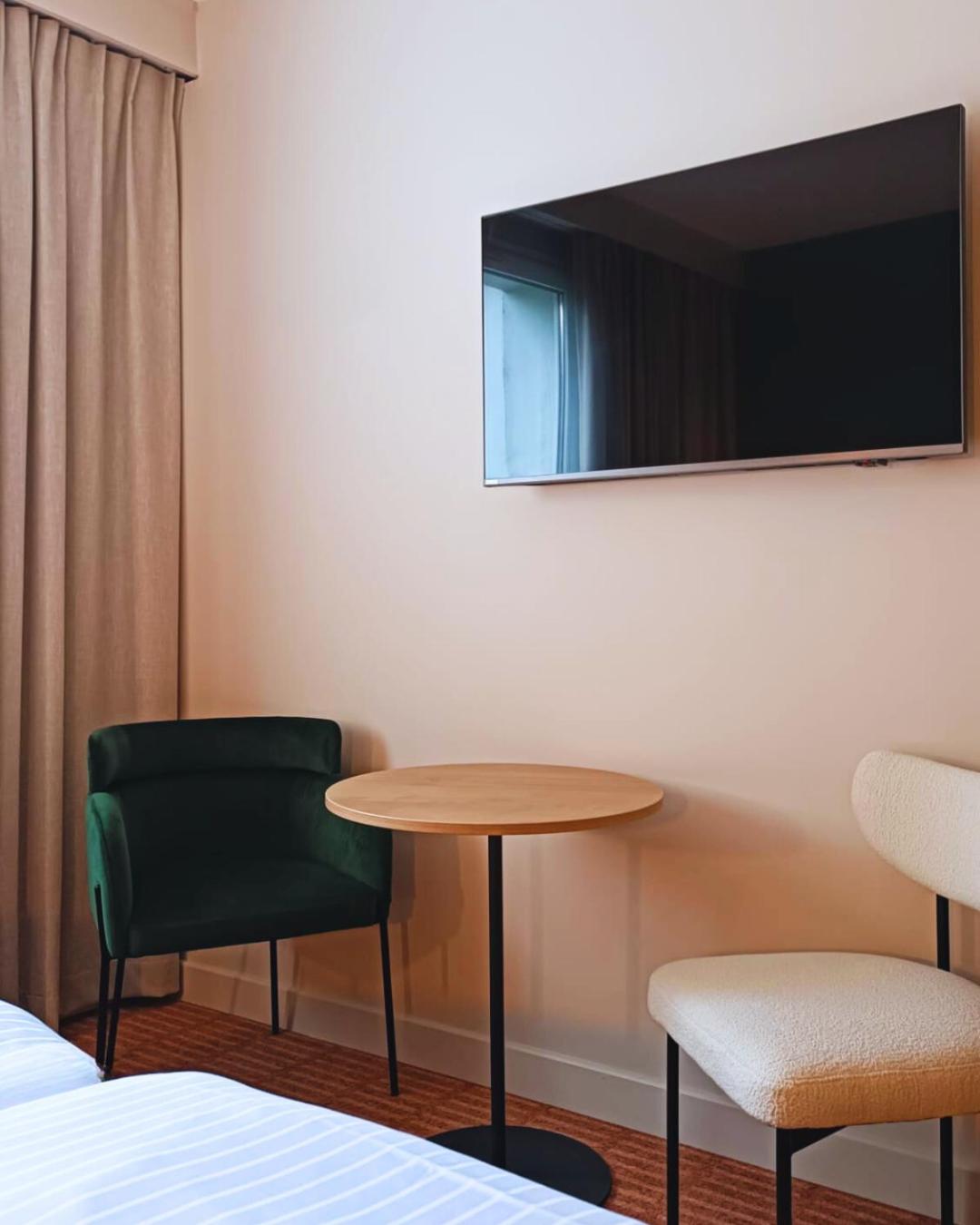 Twin Room - Photo 4